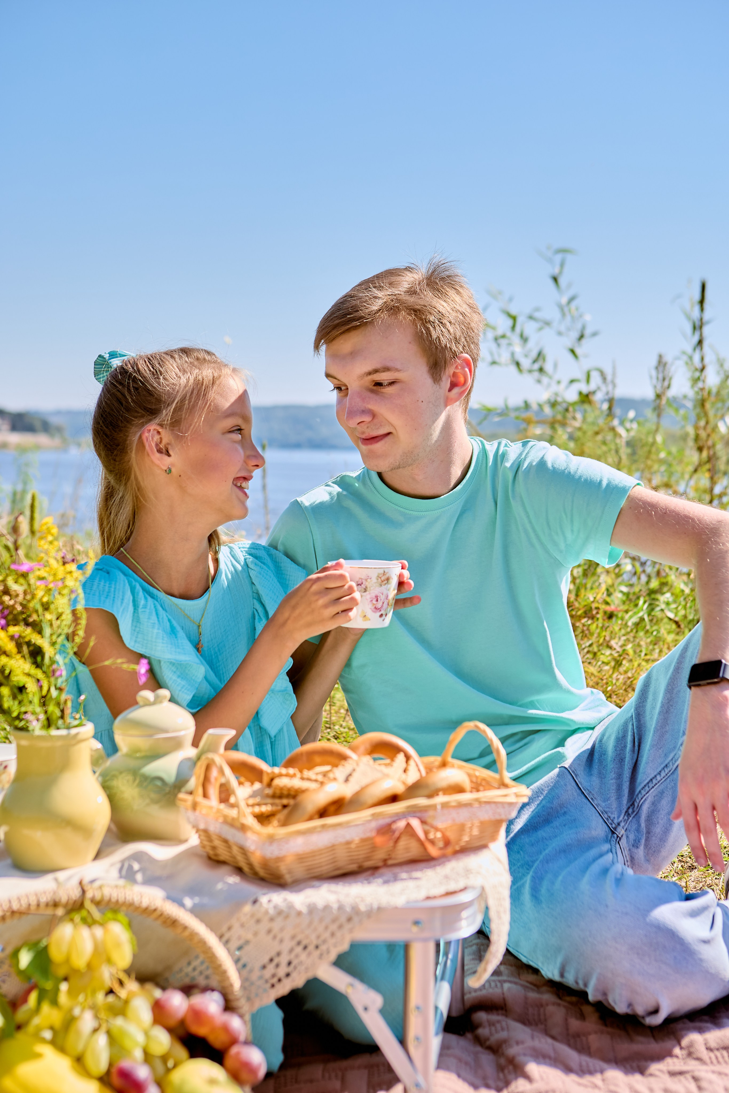 Фото брата и сестры для фотокниги Семейная прогулка
