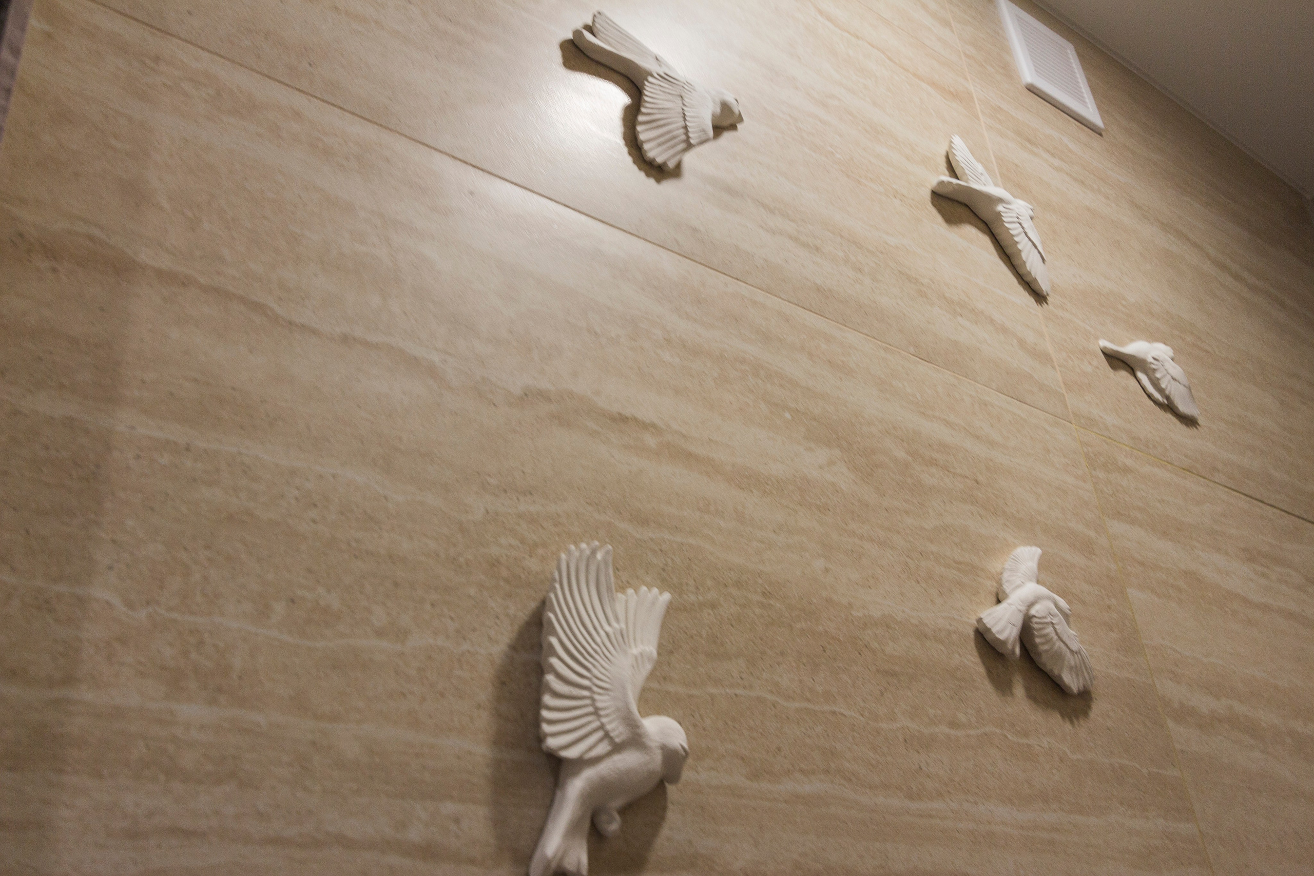 Воробьи из гипса на стене, птицы из гипса, декоративные птицы из гипса, летящие птицы из гипса