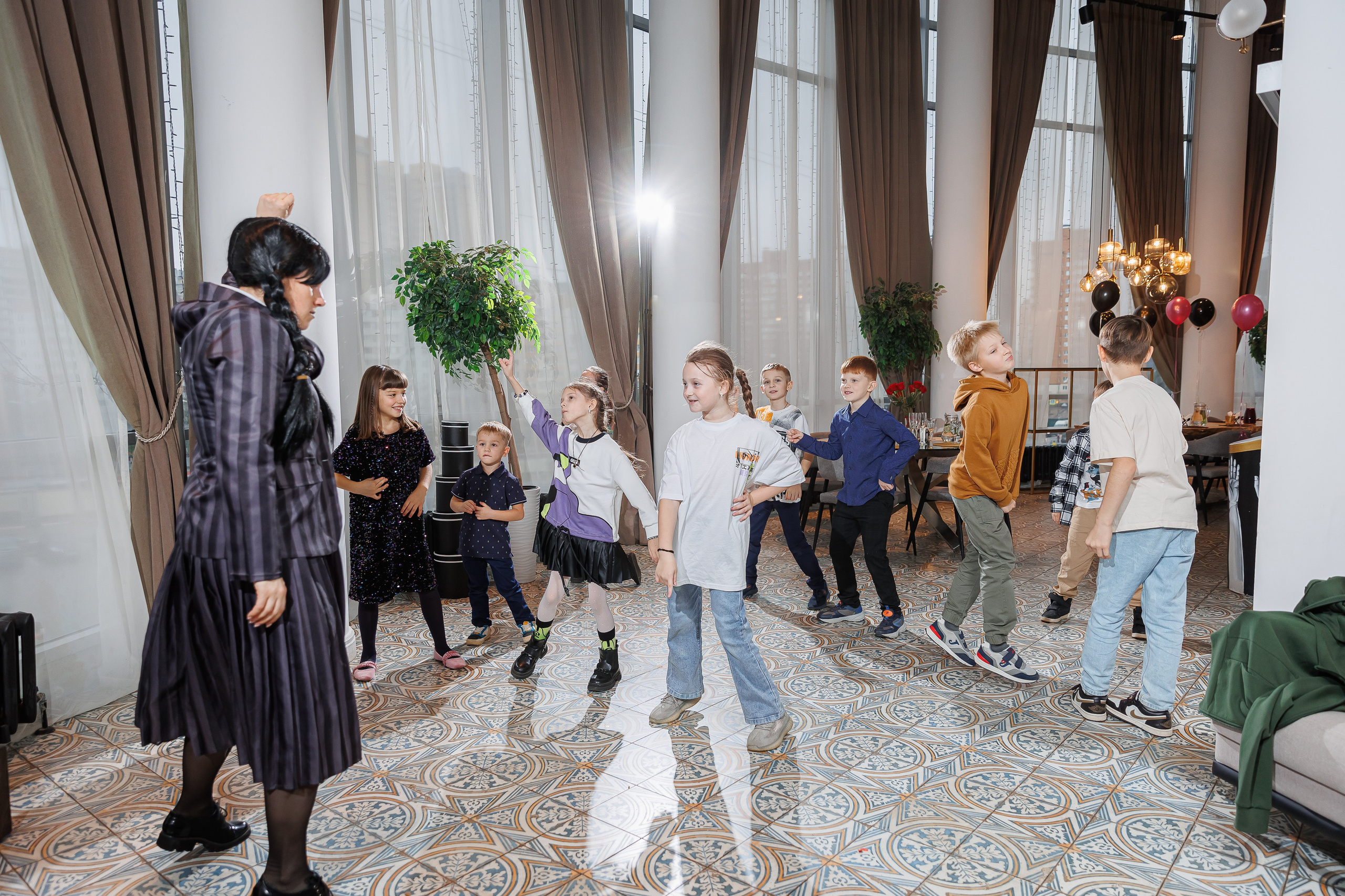 День рождения Насти «Венсдэй во Вкусотеррии». Семейный и детский фотограф Комина Елена, Власиха, Одинцово