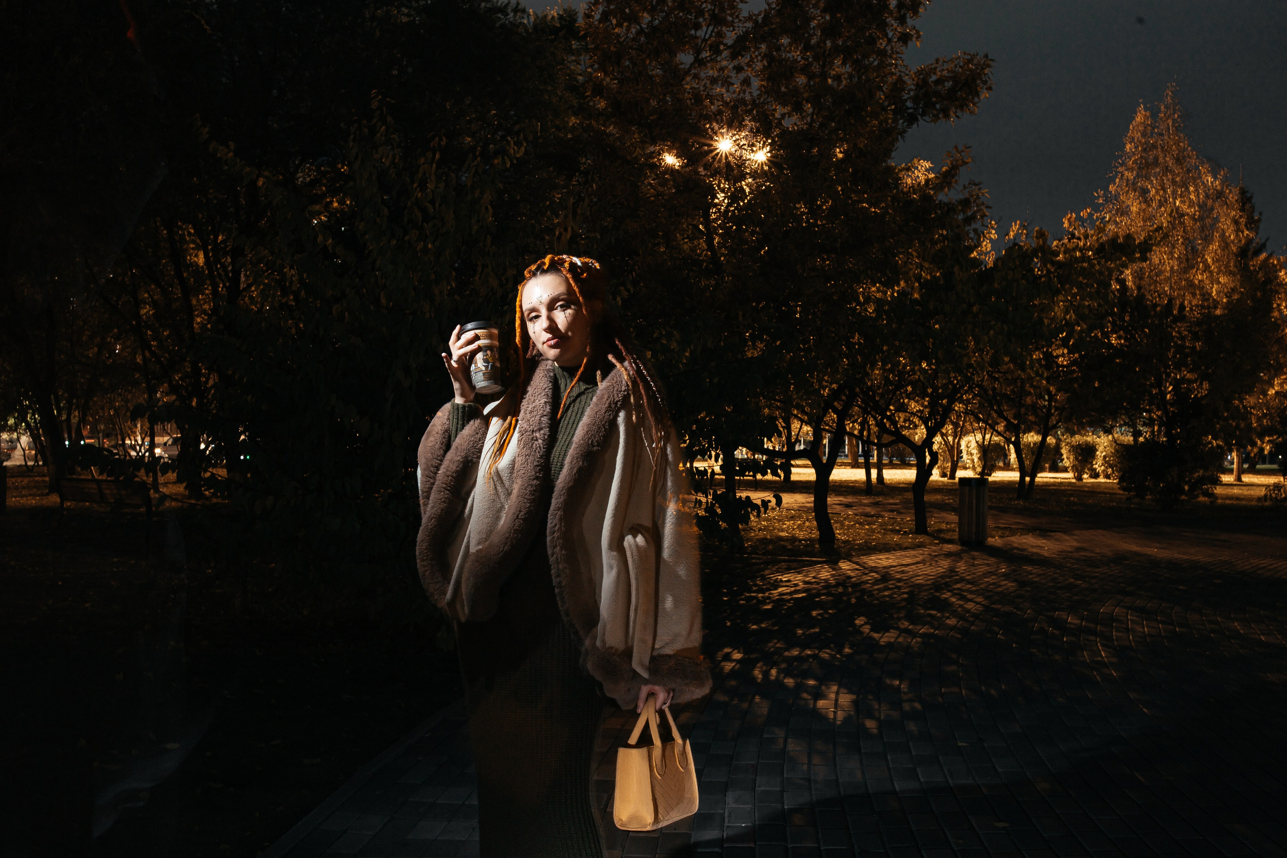 Марина. Фотосессия с фаерами. Фотограф Регина Крикунова г. Красноярск