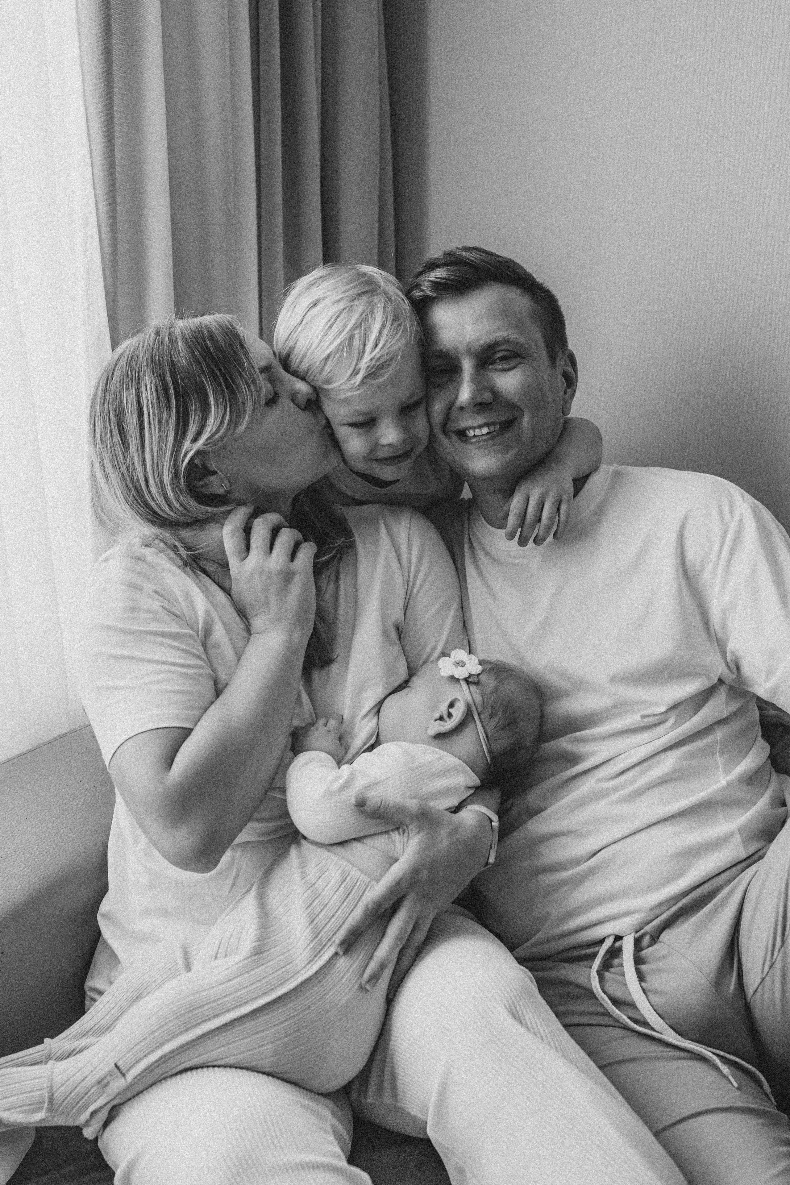 Катя, Денис и малыши. Семейный и домашний фотограф в Москве и МО Королева Валерия