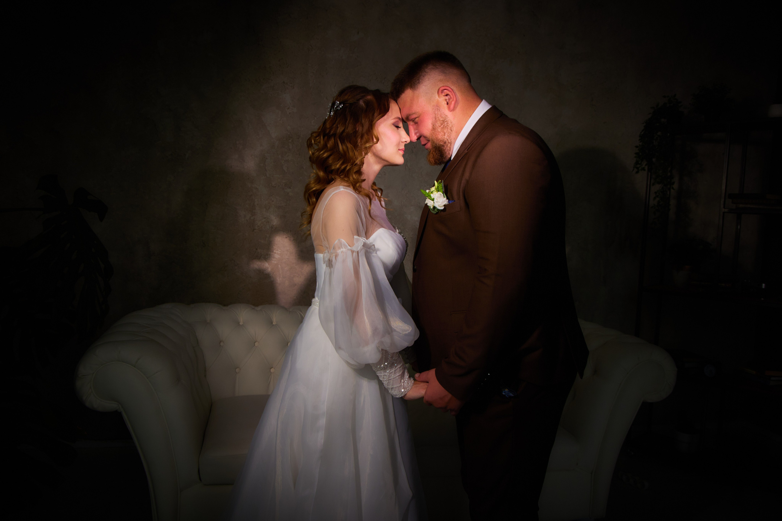 лоб в лоб, руки в руки жениха и невесты