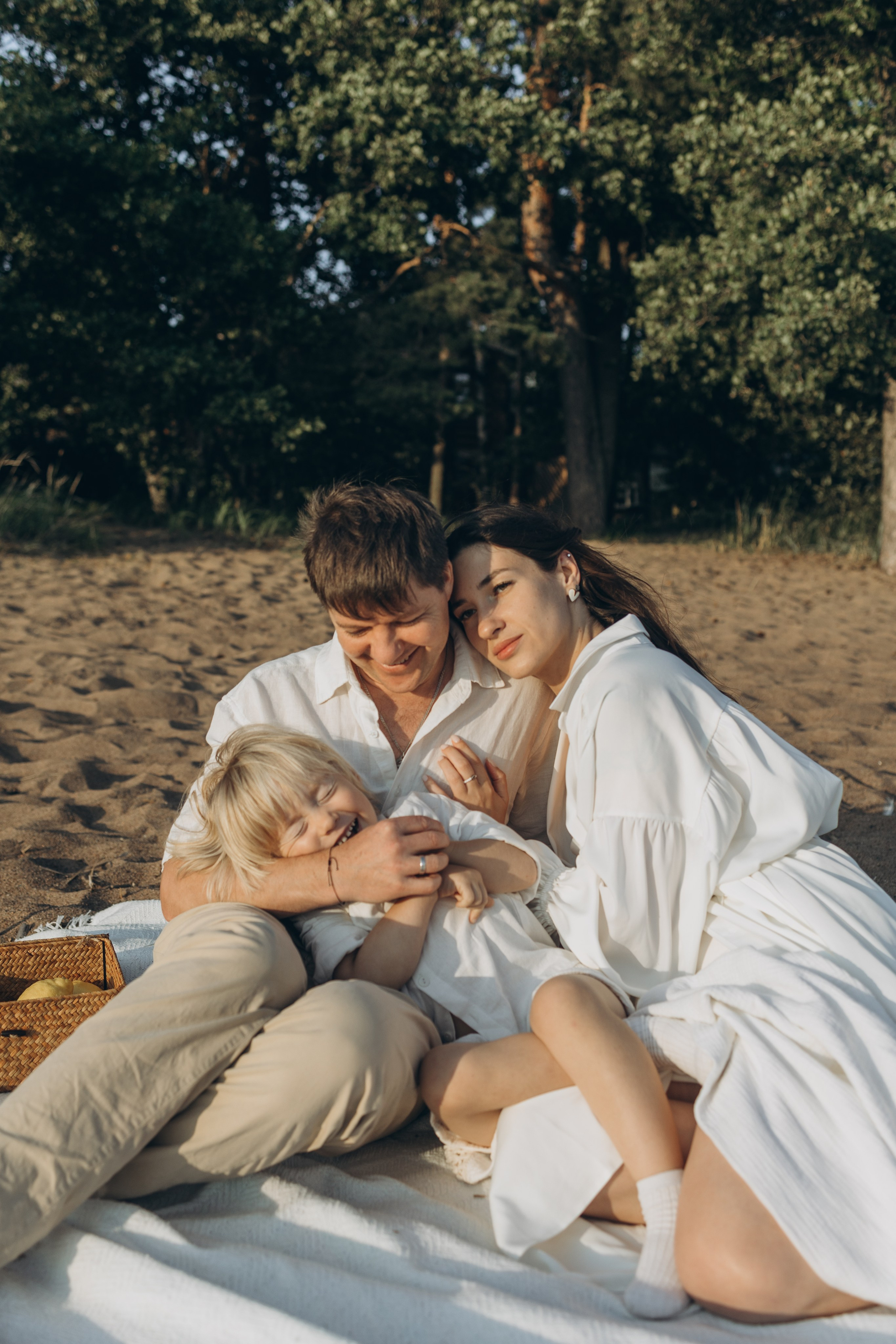 Эмилия, Дмитрий и Демид на Финском заливе. Семейный фотограф в Москве Виктория Ястребинская