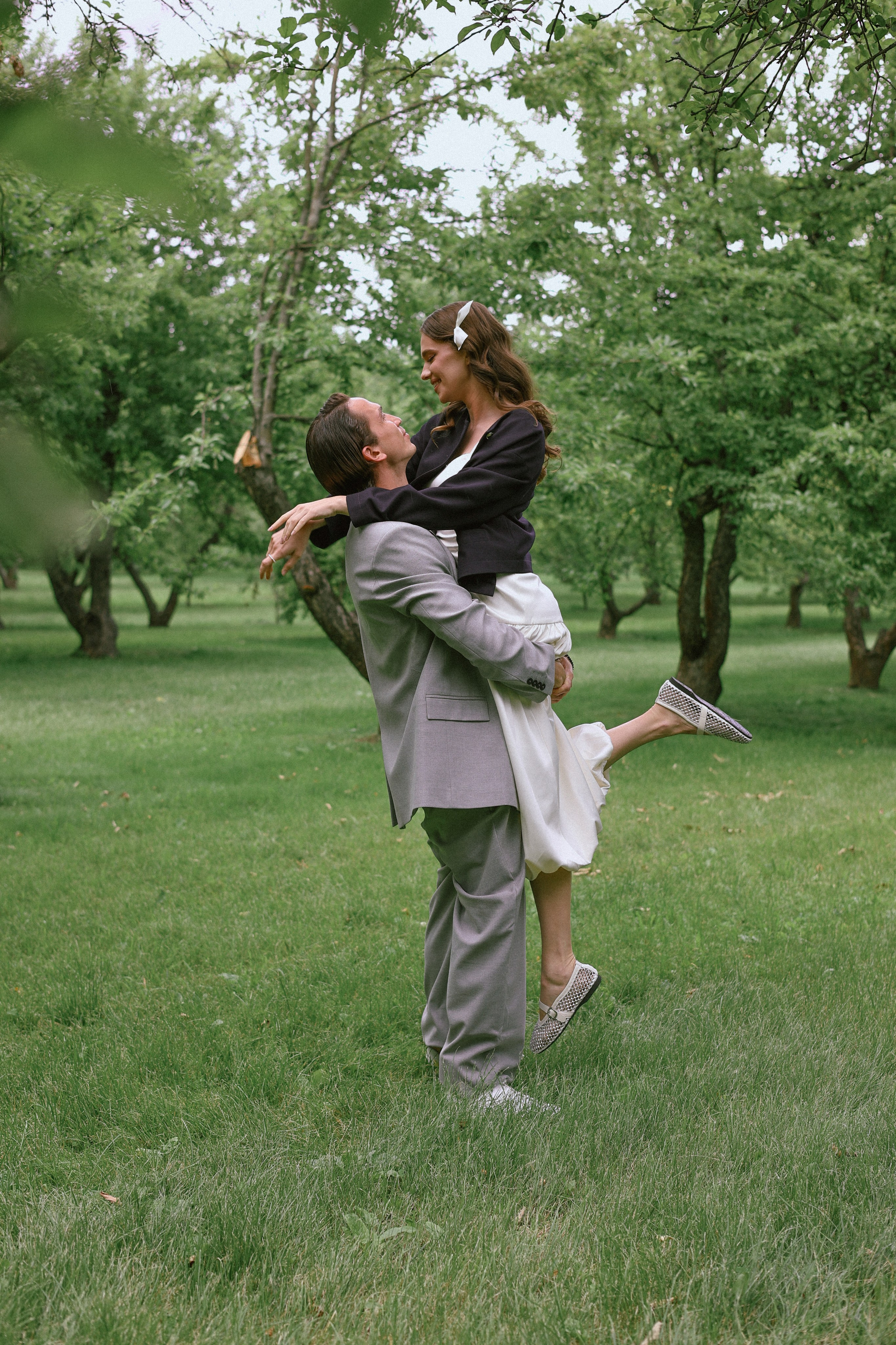 Дмитрий и Дарья. Свадебная прогулка в парке с собаками. Семейный и свадебный фотограф в Москве и области EVGENIA SAVI