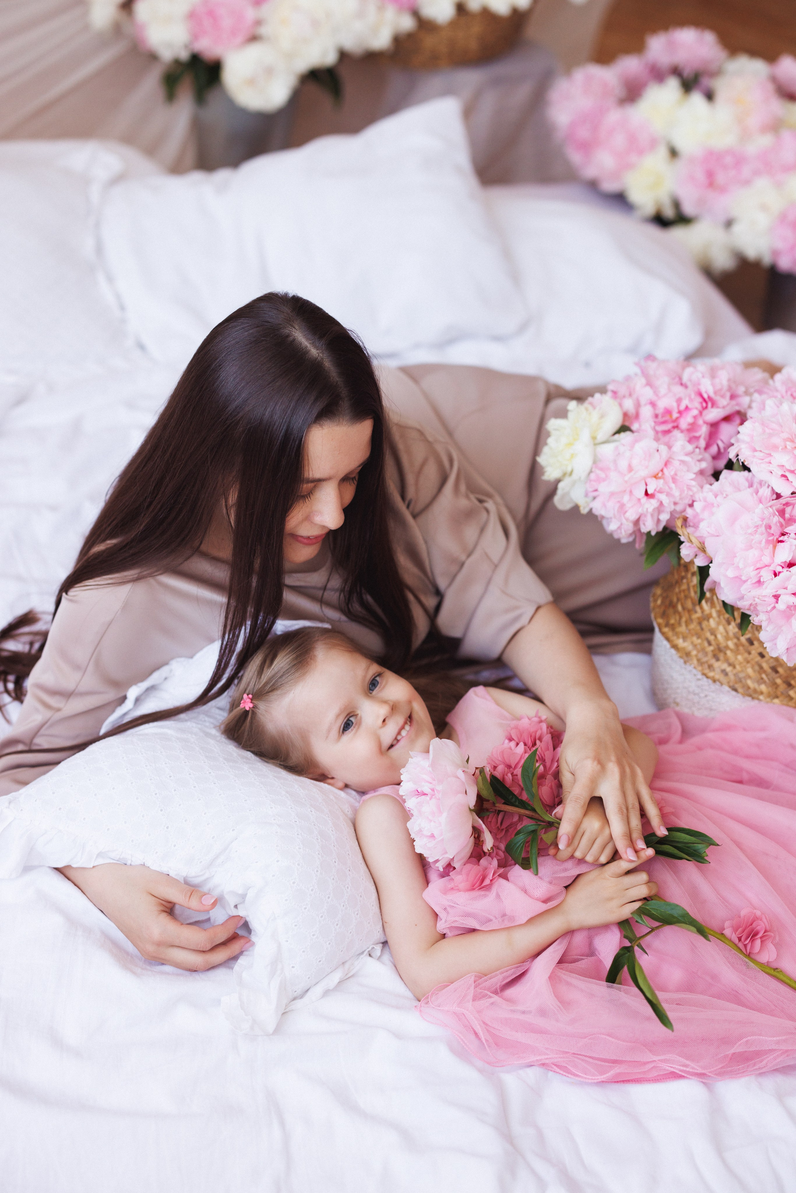 Фотосессия с живыми Пионами в фотостудии «Space JOBS». Семейный и детский фотограф в Краснодаре Анна Трашкова