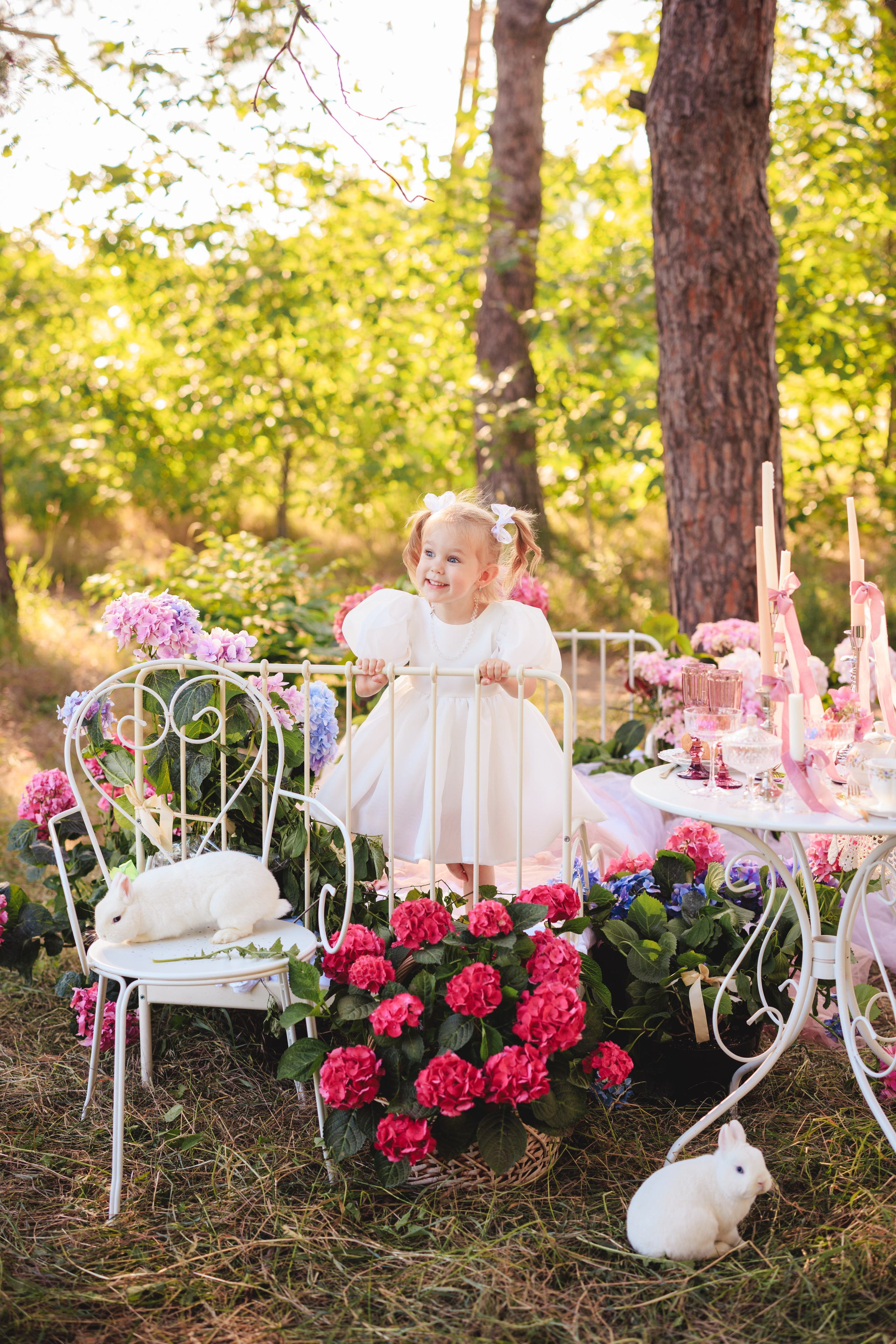 Цветочная кровать с кроликами. Семейный и детский фотограф в Краснодаре Анна Трашкова