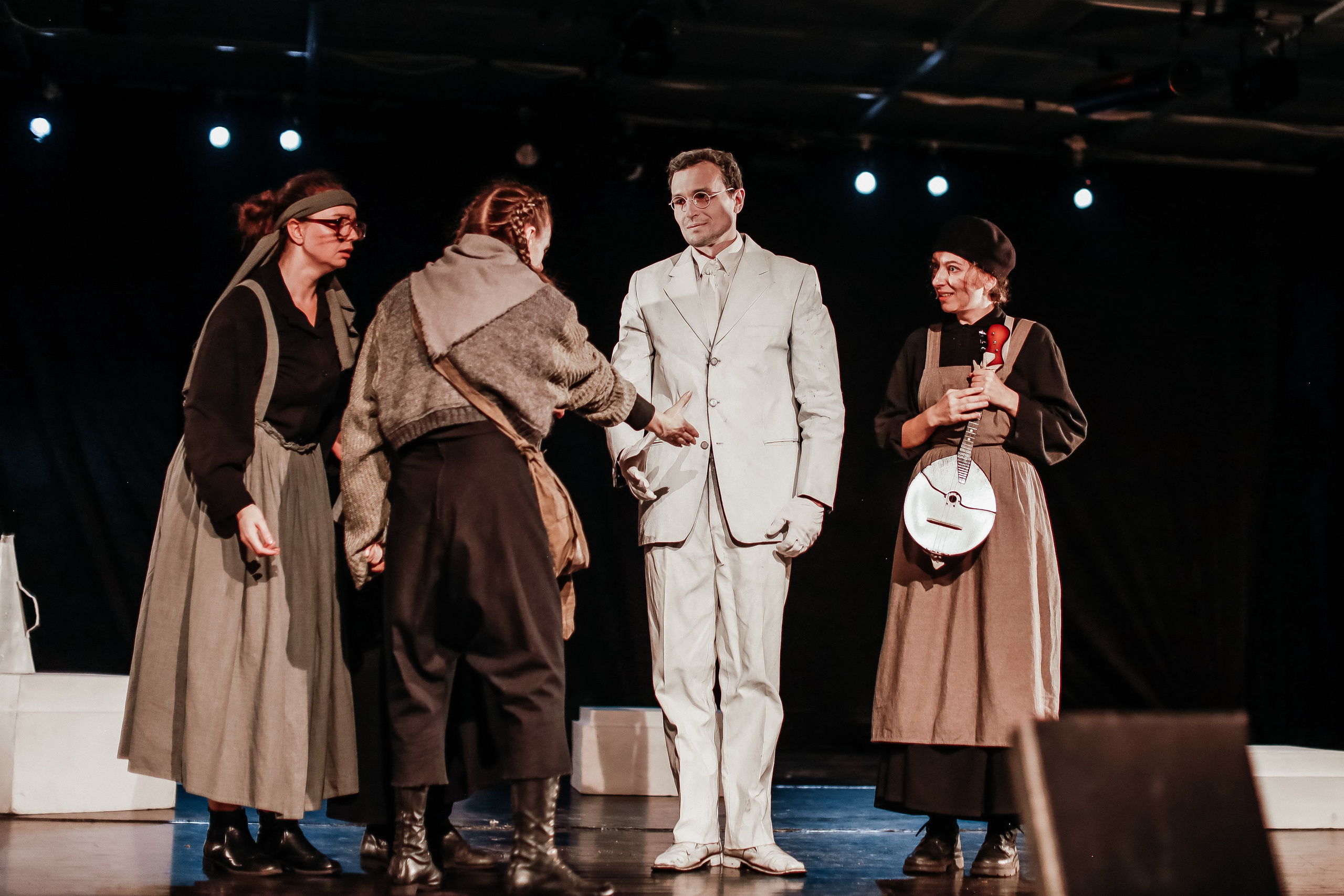 «Марьино поле». Молодежный театр Алтая. Режиссёр Ирина Астафьева. Фоторепортаж. Театральная фотосъёмка