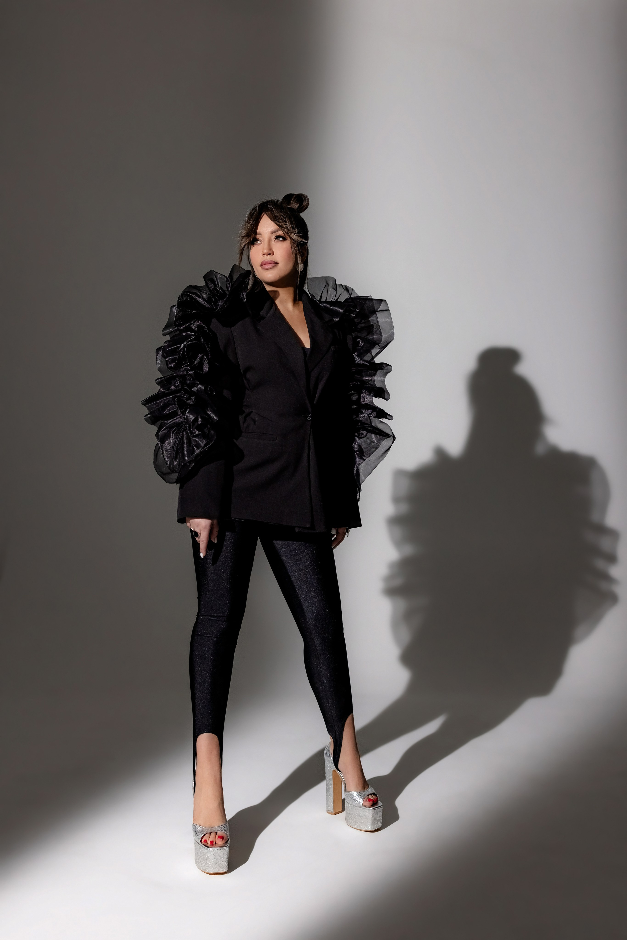 Фотосъемка на циклораме для красотки Юлии. Женский и контент фотограф в Москве. Алла Поломарь