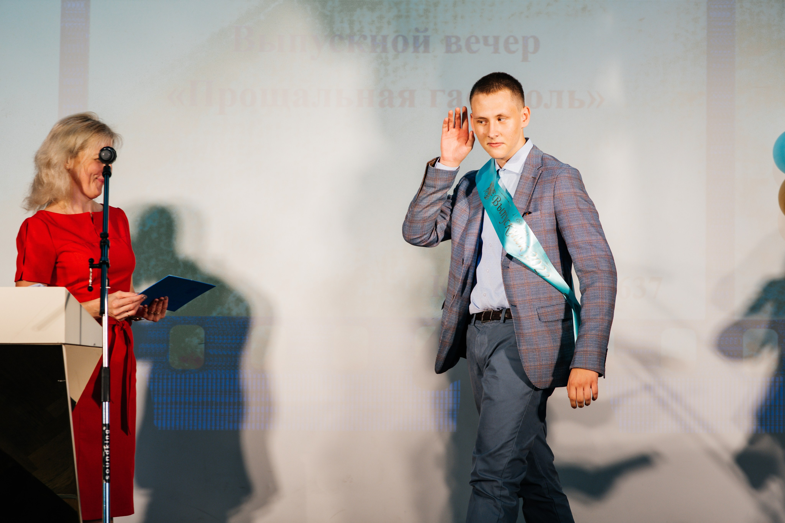 Вручение аттестатов. Выпускные альбомы в Подольске Москве и МО