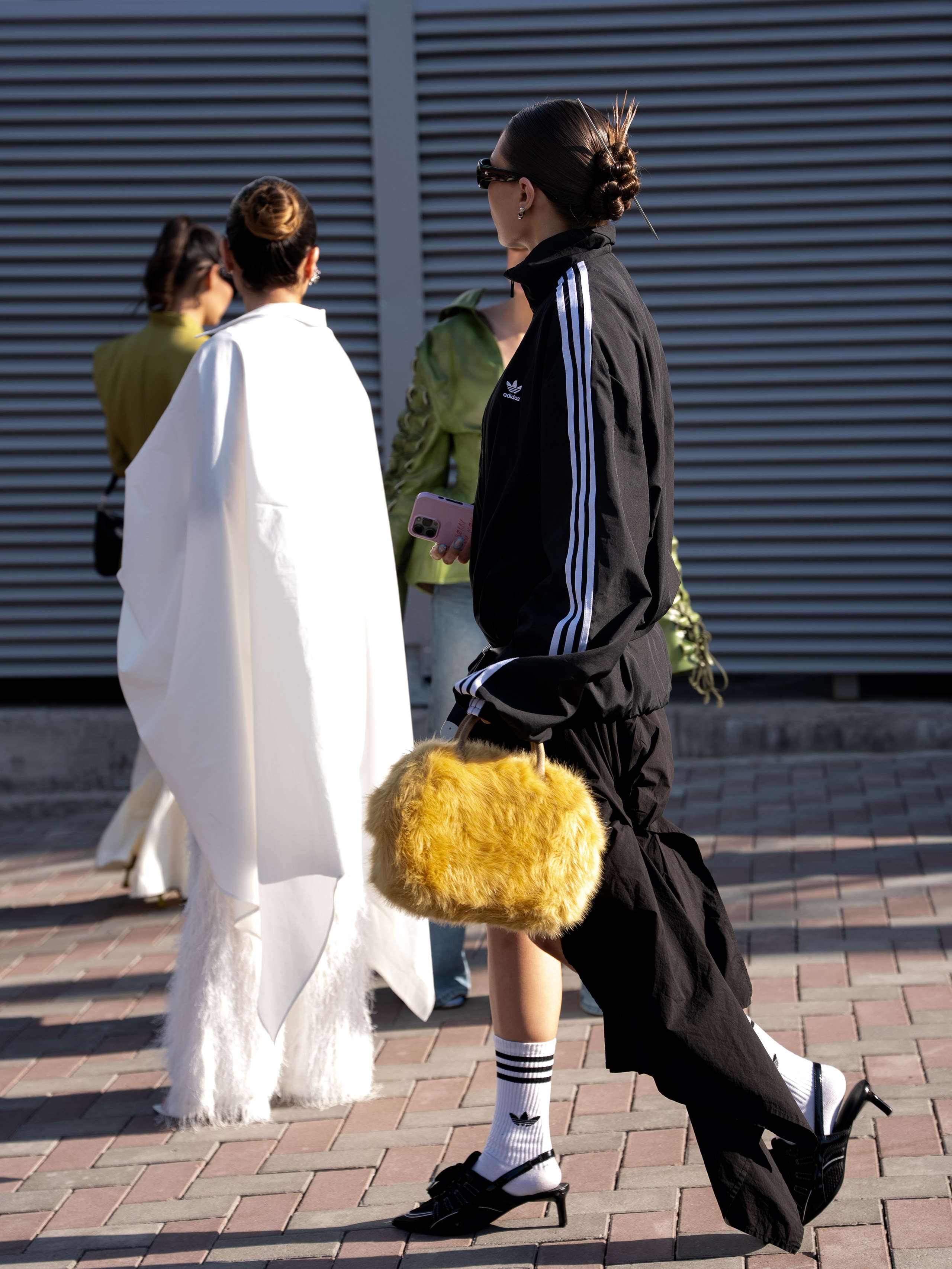Visa Fashion Week Almaty Pre-Fall 2026 April StreetStyle Day 2. Сайт Алматинского НЮ АРТ, будуар и фэшн фотографа Дениса Карпенко