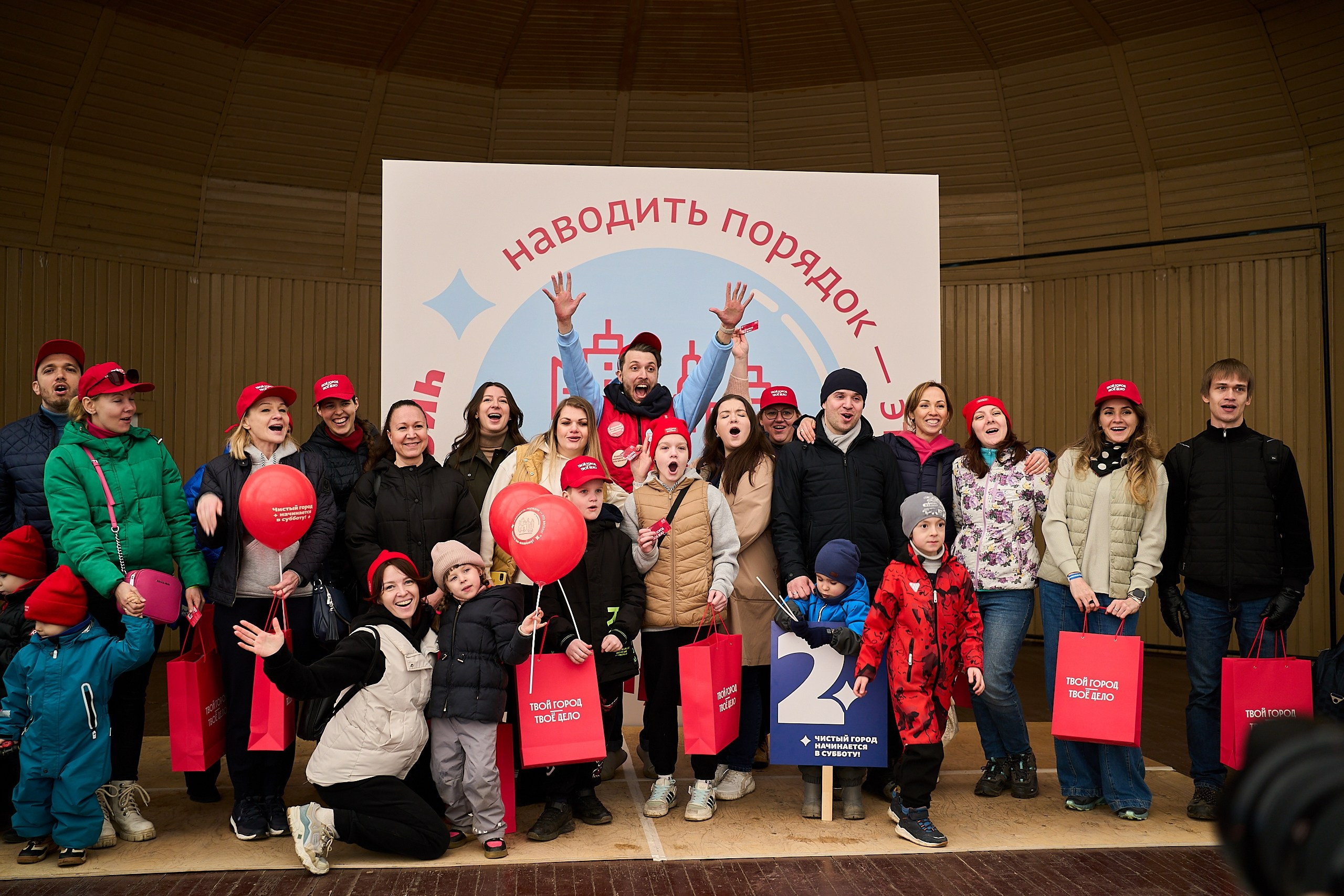 Субботник у Управления делами Мэра и Правительства Москвы. Фотограф и Видеограф в Москве. Олег Корушев