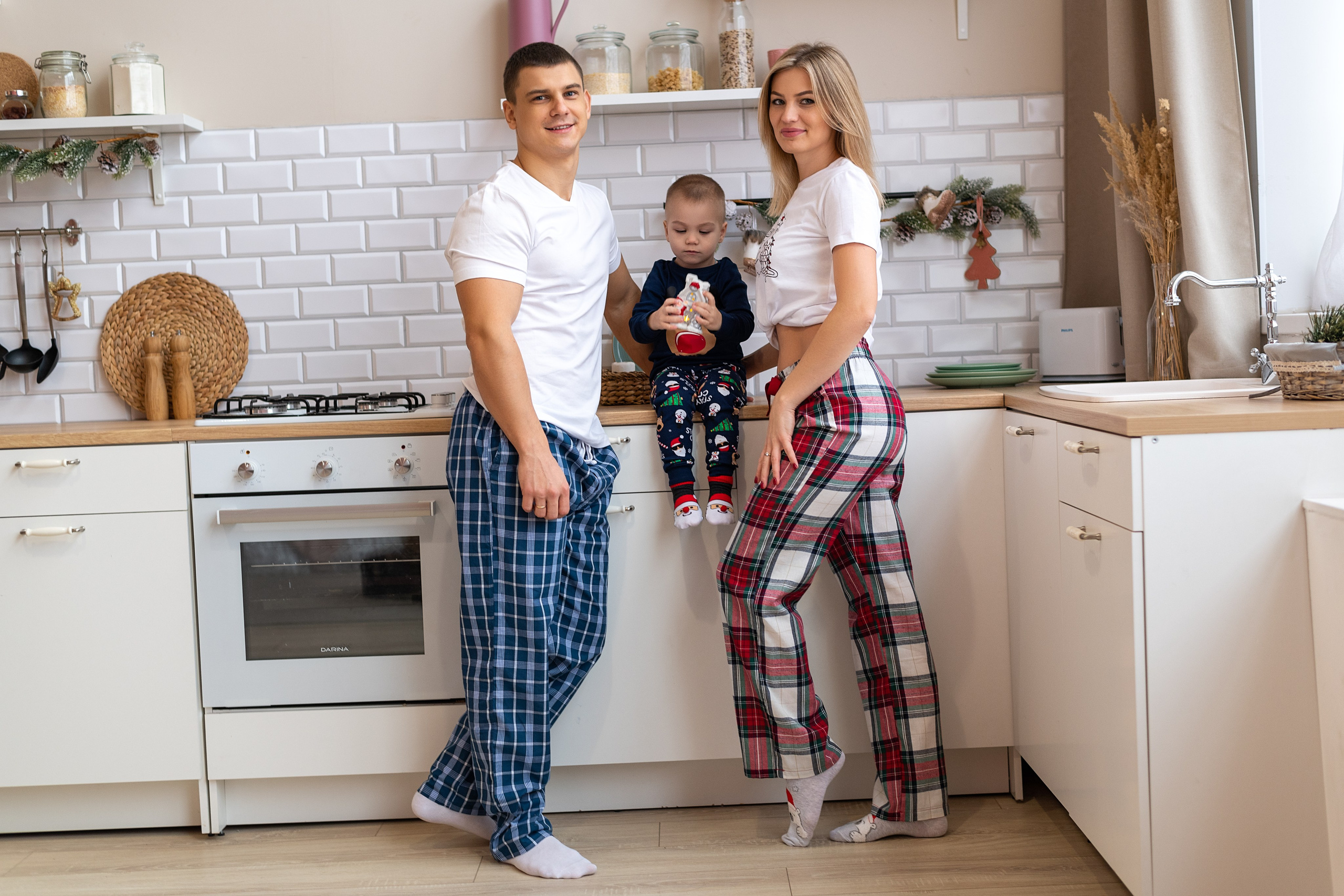 Уютное утро одной красивой семьи. Студия Фотомания. Портретный и контент фотограф в Воронеже Елена Николайчик