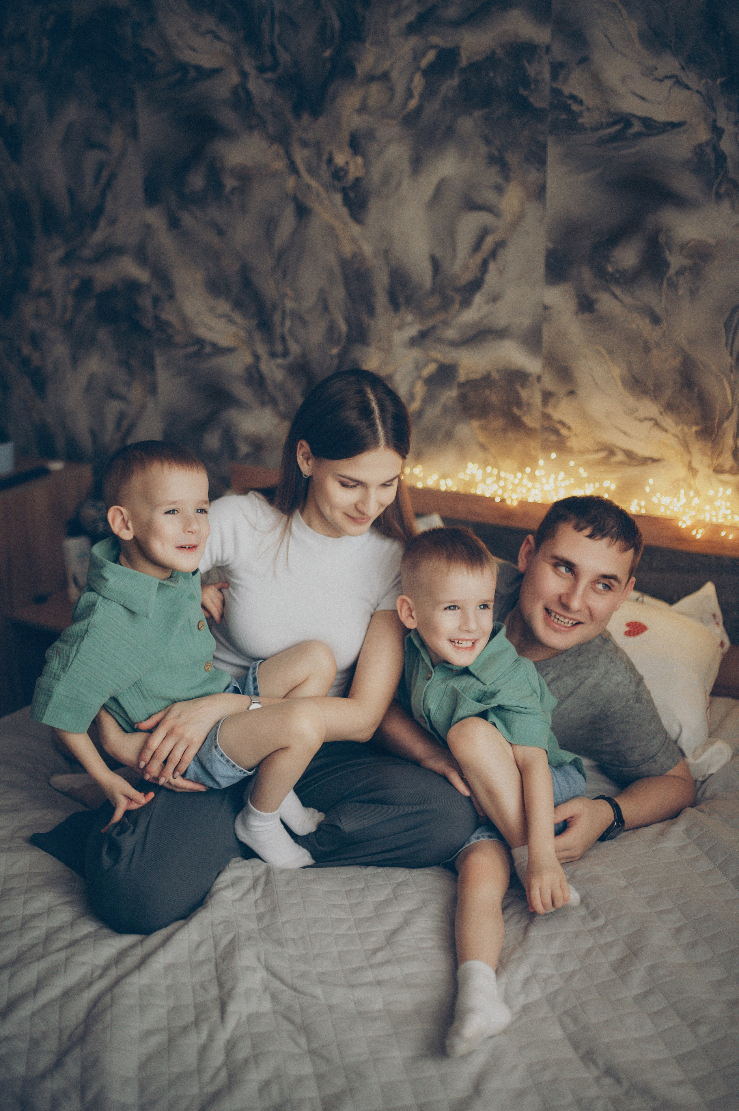 Миша и Тимофей (новогодняя домашняя). Фотограф, г. Лесной Свердловской области