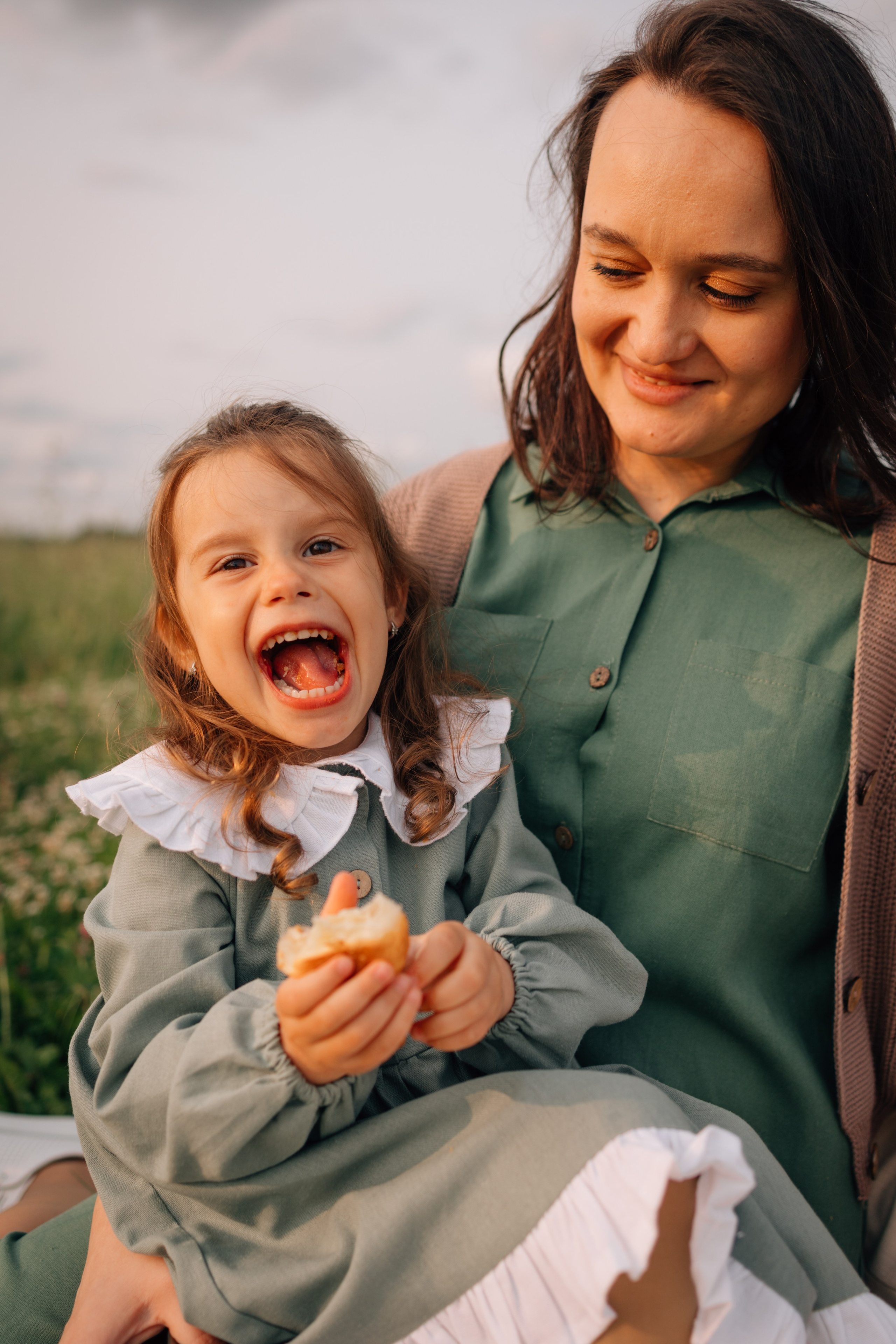Анна, Марчелло, Настенька и Влада в поле. Фотограф Москва Светлана Кирюшина