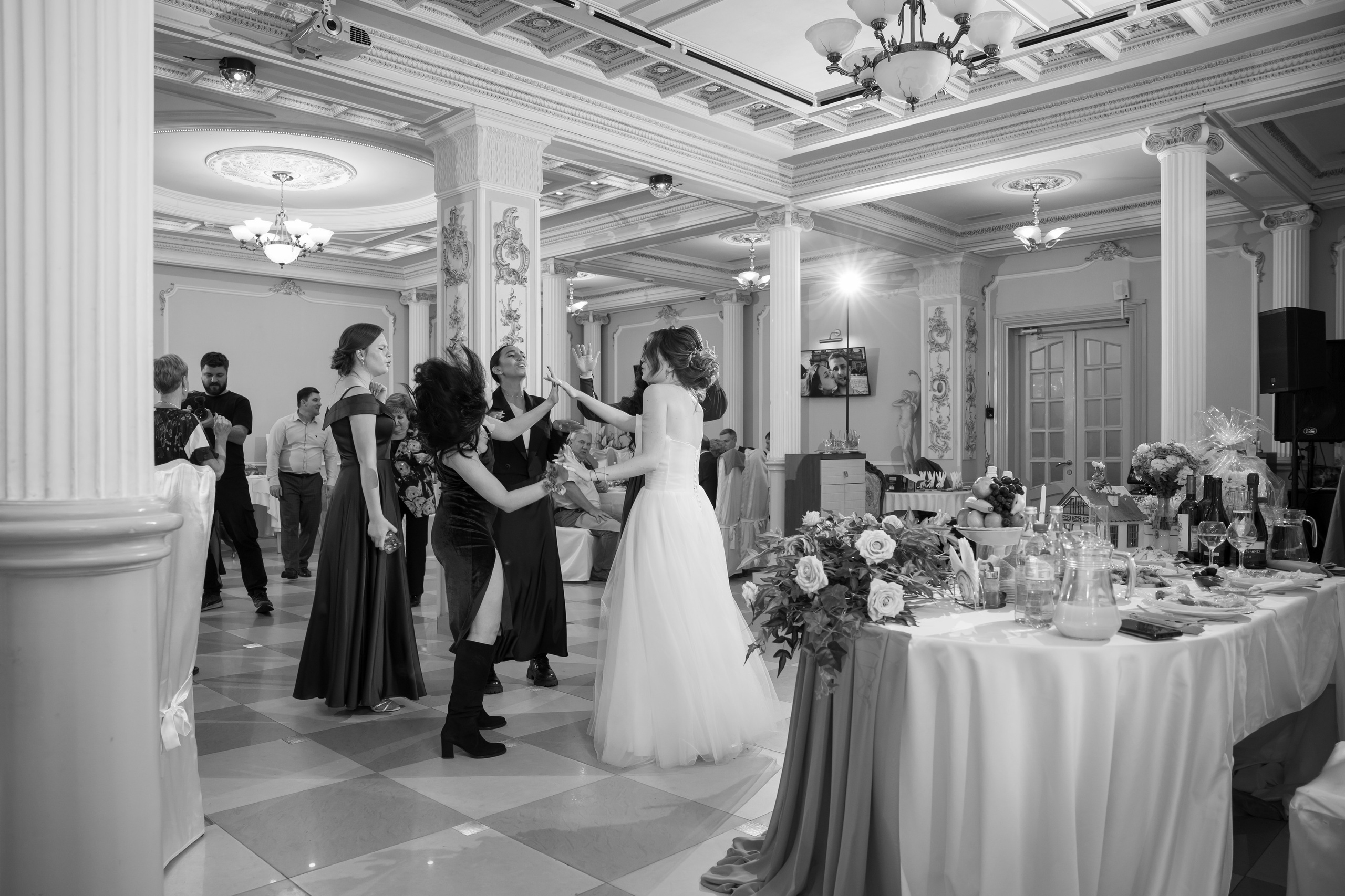 Константин и Дарья, ЗАГС ВДНХ, отель Soluxe, ресторан «Антик». Свадебный и репортажный фотограф (Москва, Королев и другие)