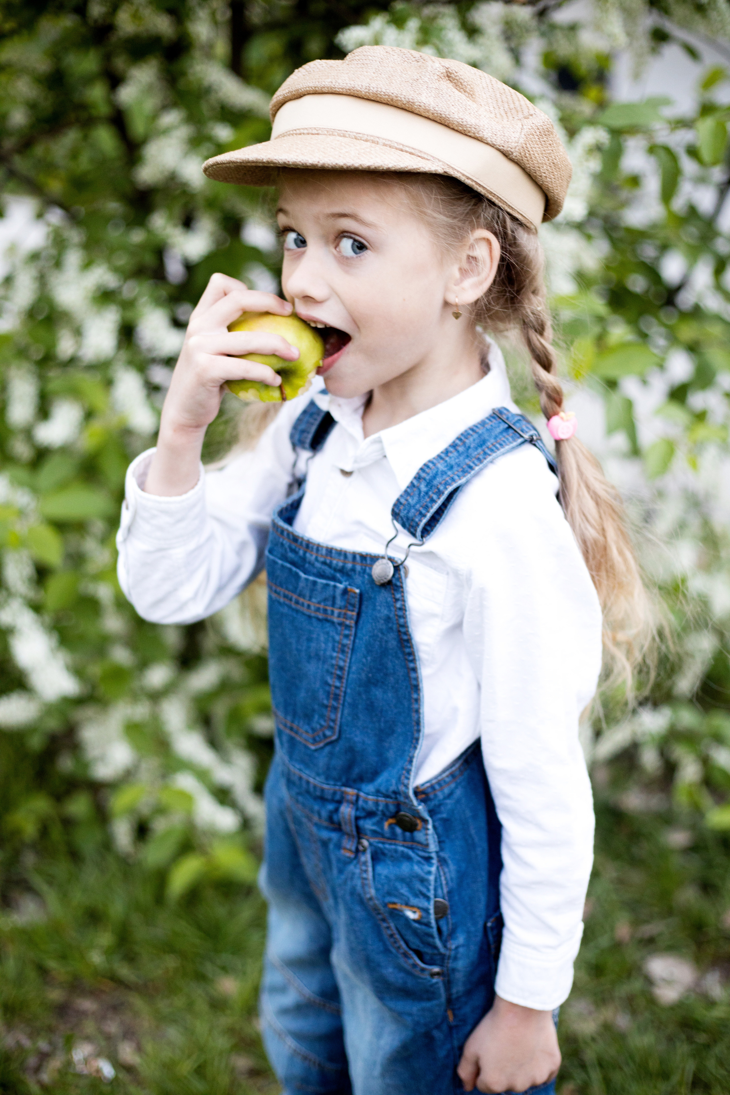 Когда яблони цветут…