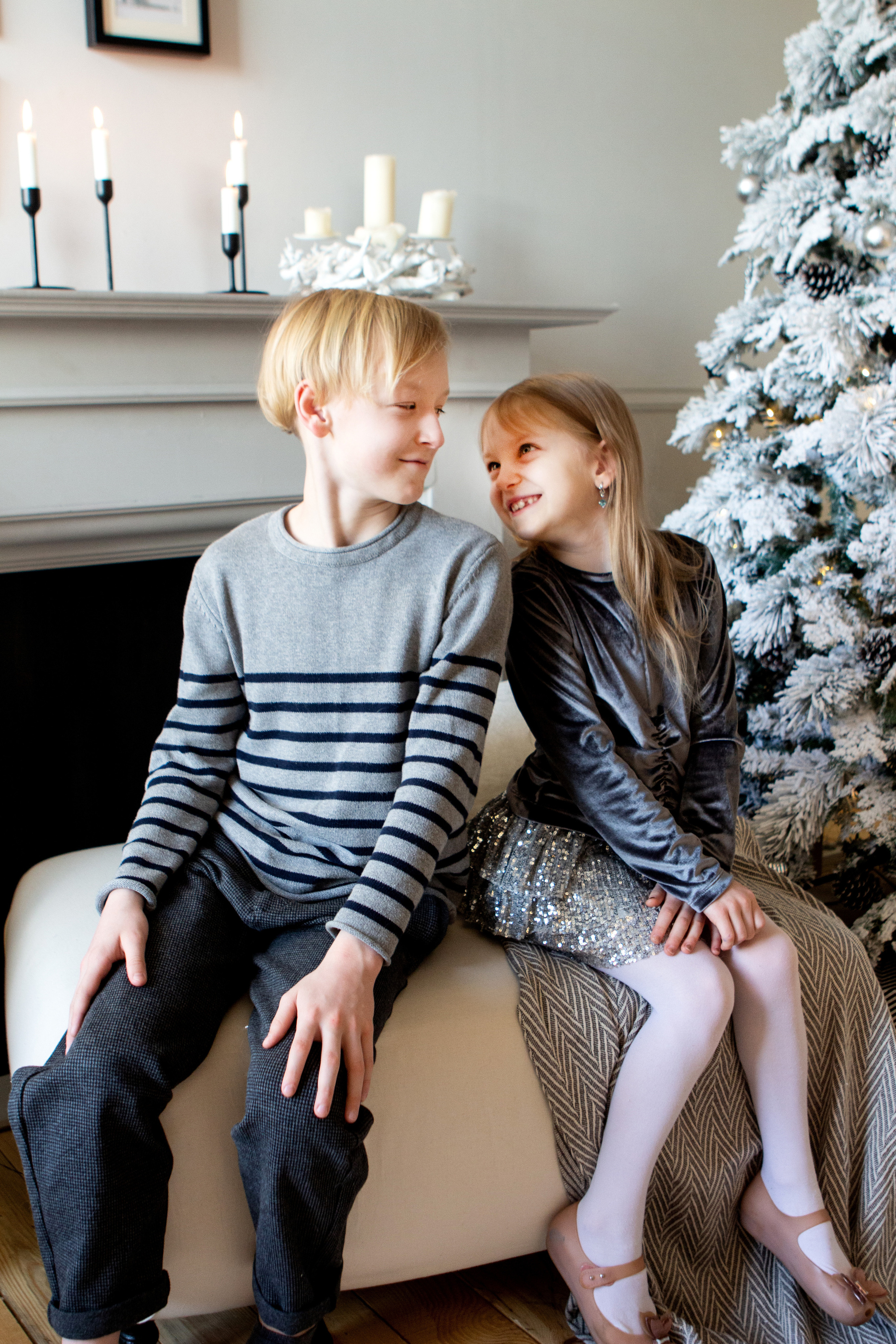 Замчательная семья и их четвероногий друг