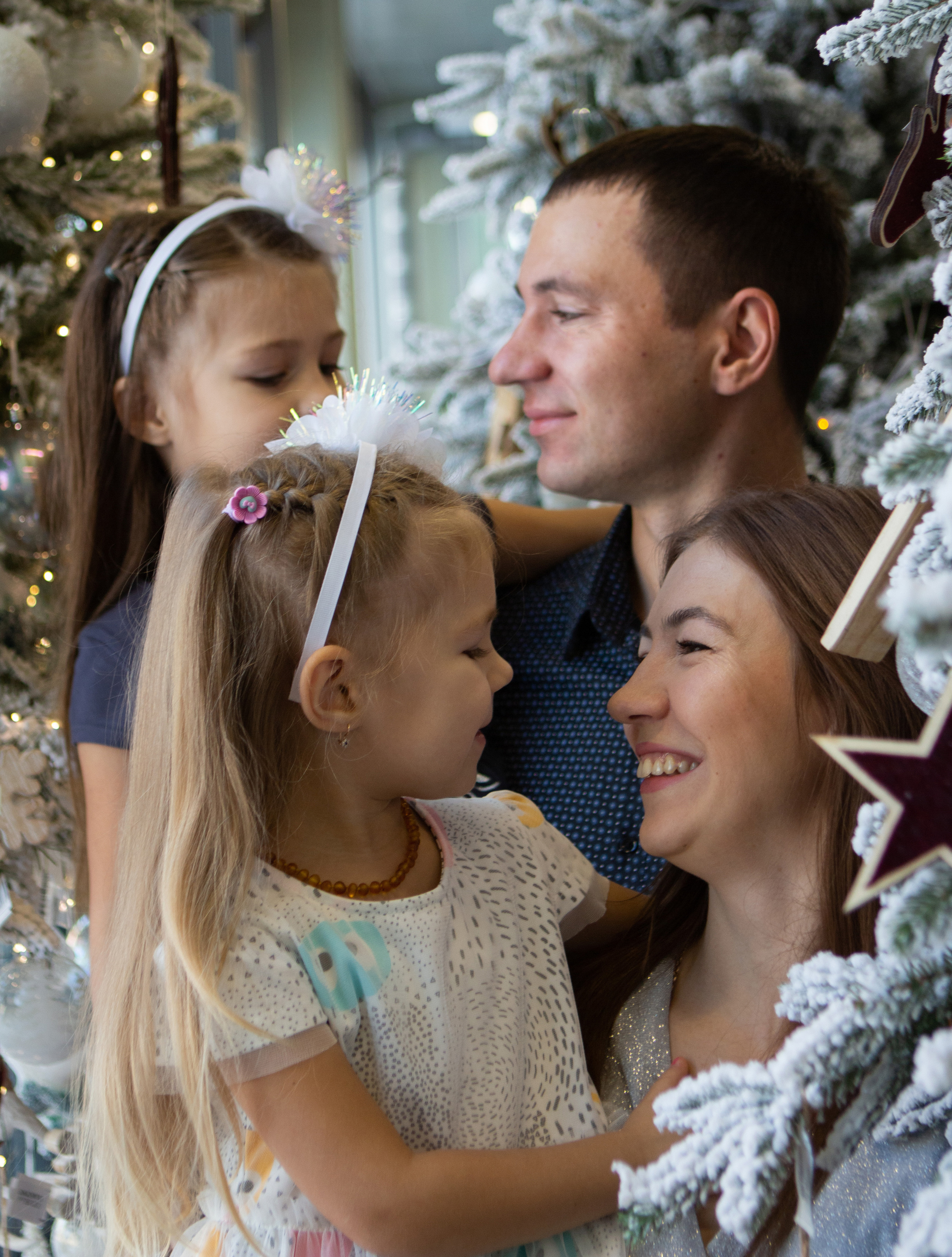 Новогодняя история Сергея, Ирины и их замечательных дочек