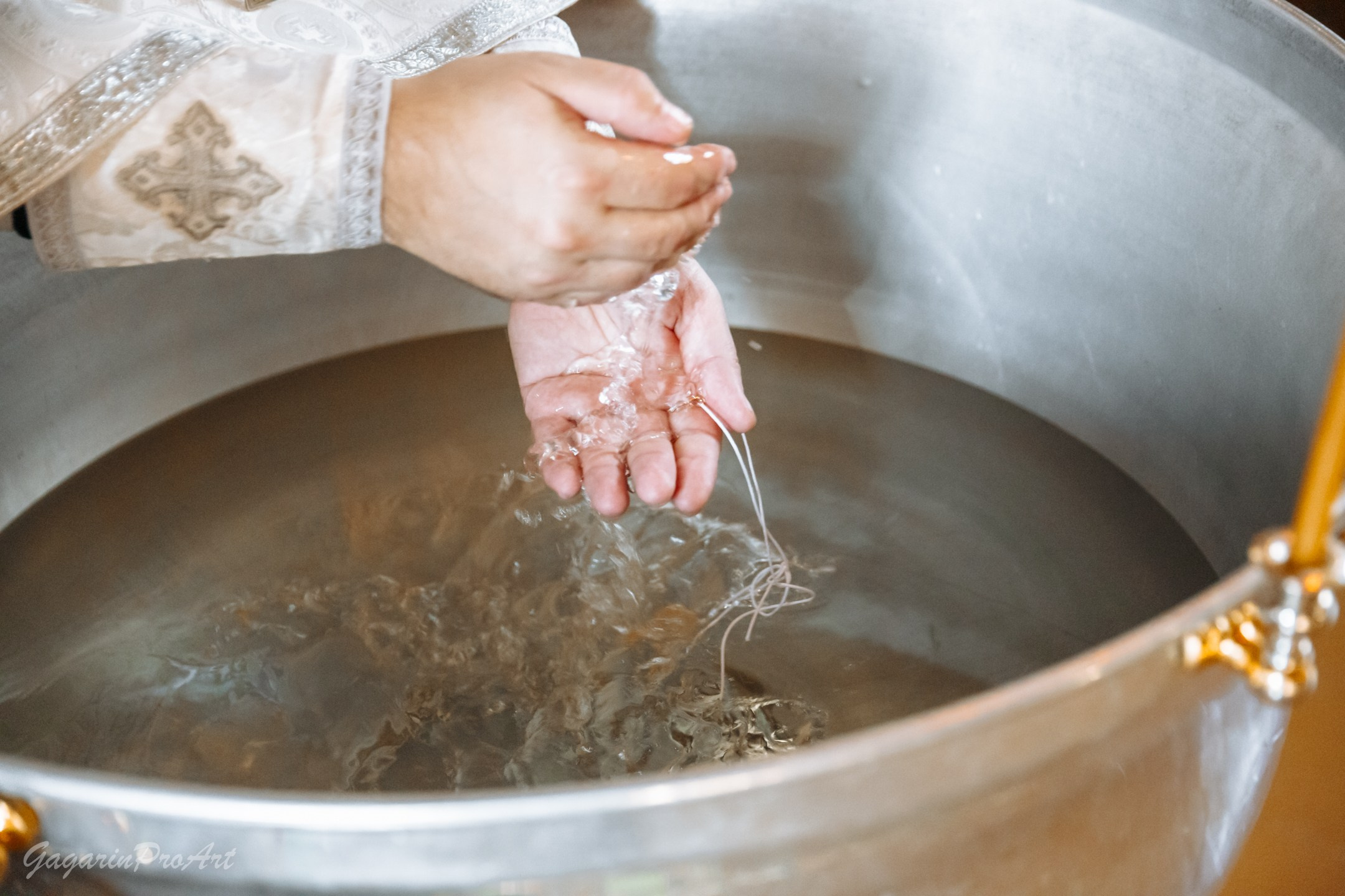 Фотосъёмка таинства крещения. Фотограф на крестины. GagarinProArt