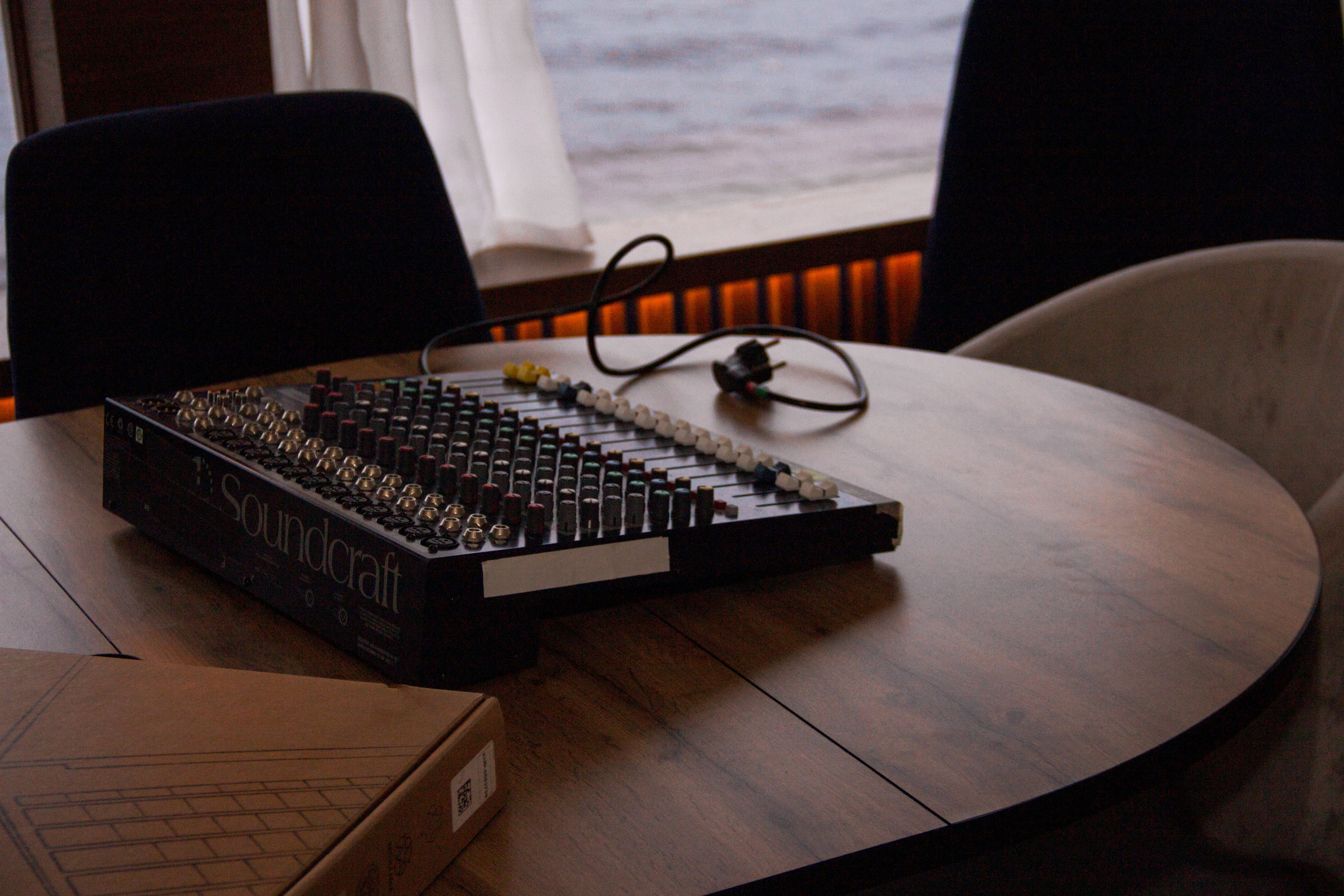 Съемка для сайта аренды катеров в Санкт-Петербурге, подготовка к свадебной прогулке по рекам и каналам. Фотограф в Санкт-Петербурге Смирнова Диана