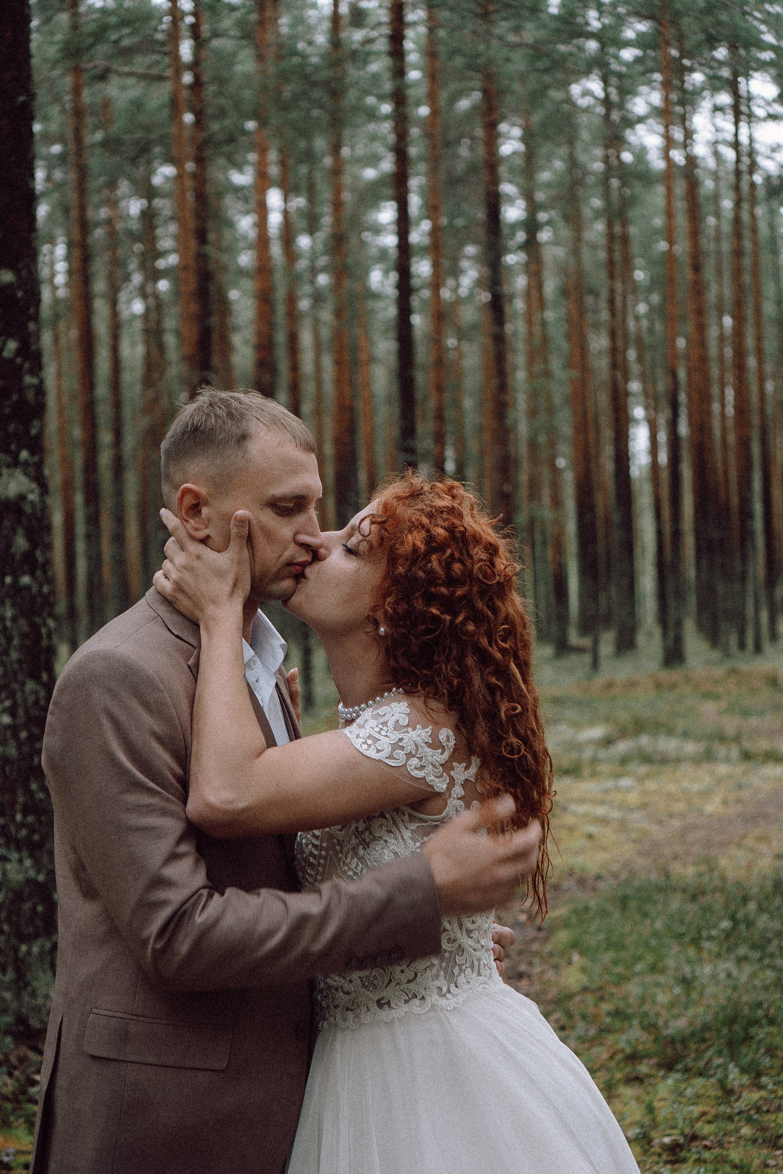 СВАДЕБНАЯ ФОТОСЕССИИЯ ПАРЫ В ГОРОДЕ ПРИОЗЕРСК В СОСНОВОМ ЛЕСУ И С ПИКАПОМ. Профессиональный фотограф, Санкт-Петербург — Виктория Богомолова
