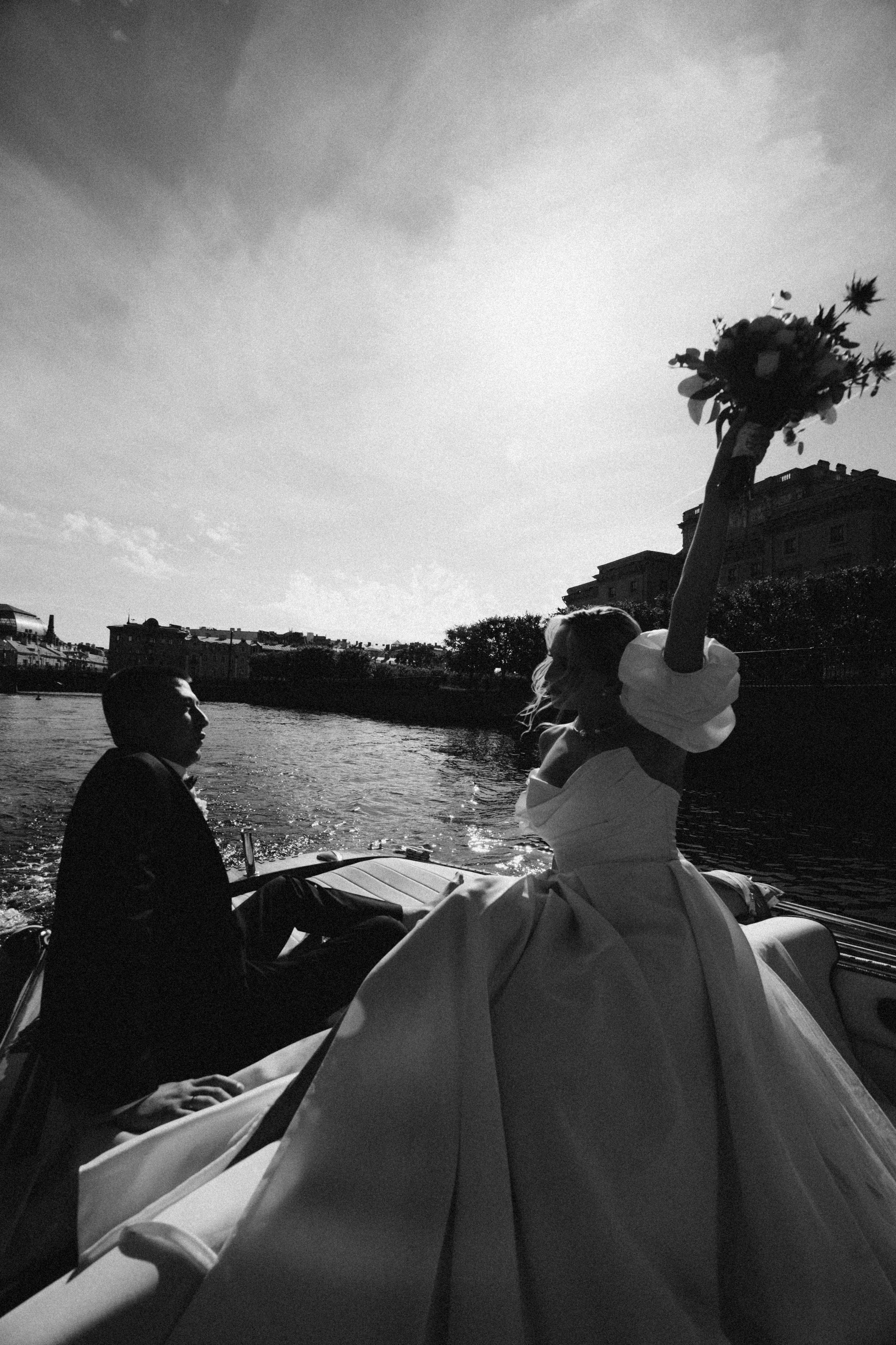 СВАДЕНБНАЯ СЬЕМКА НА КАТЕРЕ ПО КАНАЛАМ САНКТ-ПЕТЕРБУРГА И В АКВАТОРИИ НЕВЫ. Профессиональный фотограф, Санкт-Петербург — Виктория Богомолова