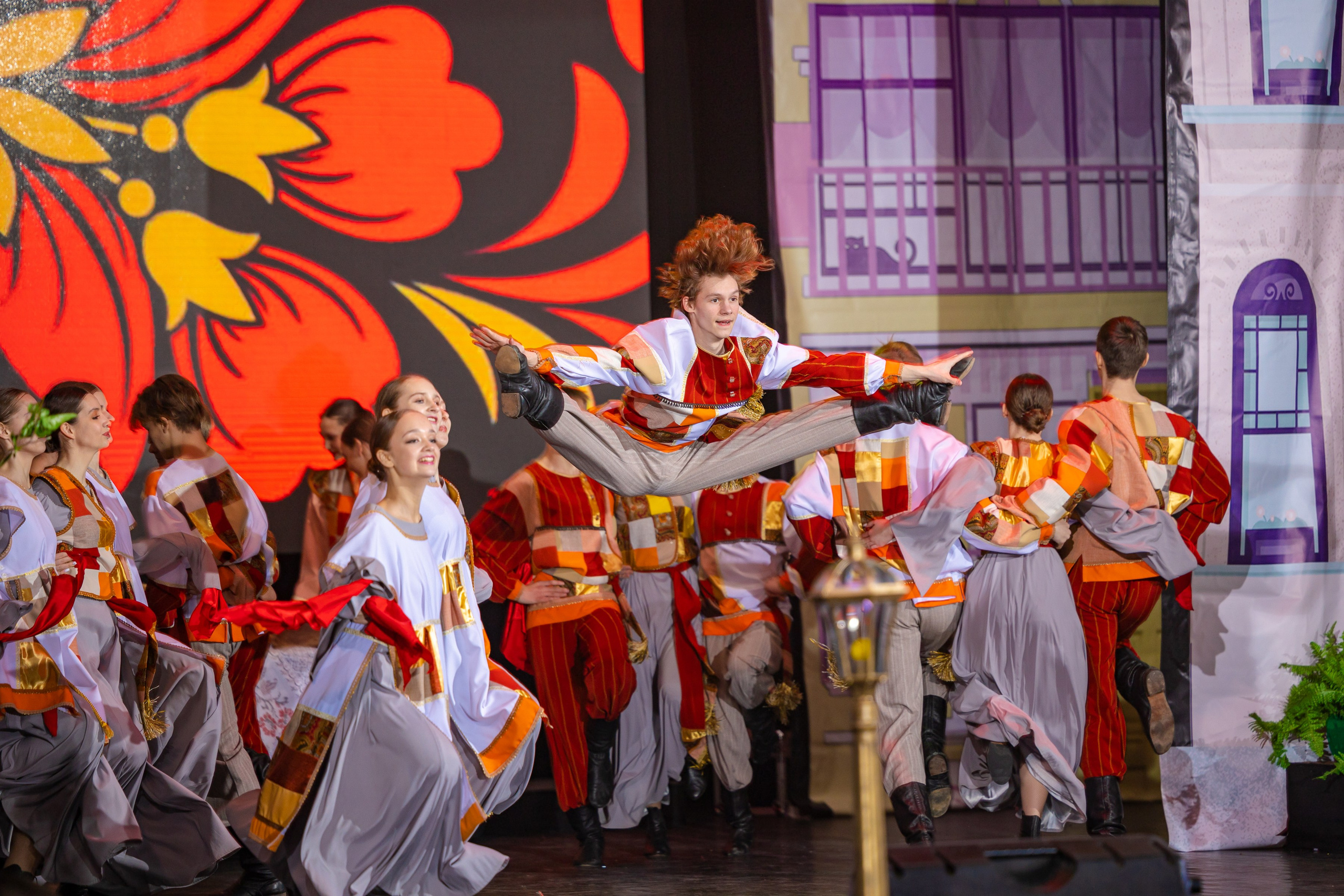 Фотография концертная для дома культура шахтёров танцор прыгает фото в прыжке замороженные кадры красивые люди Кемерово