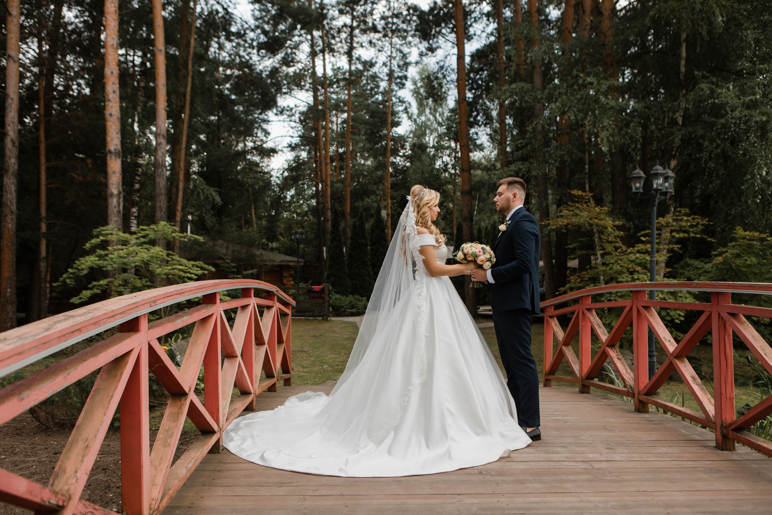 Юрий и Кристина. Видеосъемка и фотосъемка свадеб. Фотограф и оператор на свадьбу. Видеосъемка подкастов, собственная видео-фотостудии. Предметная фотосъемка