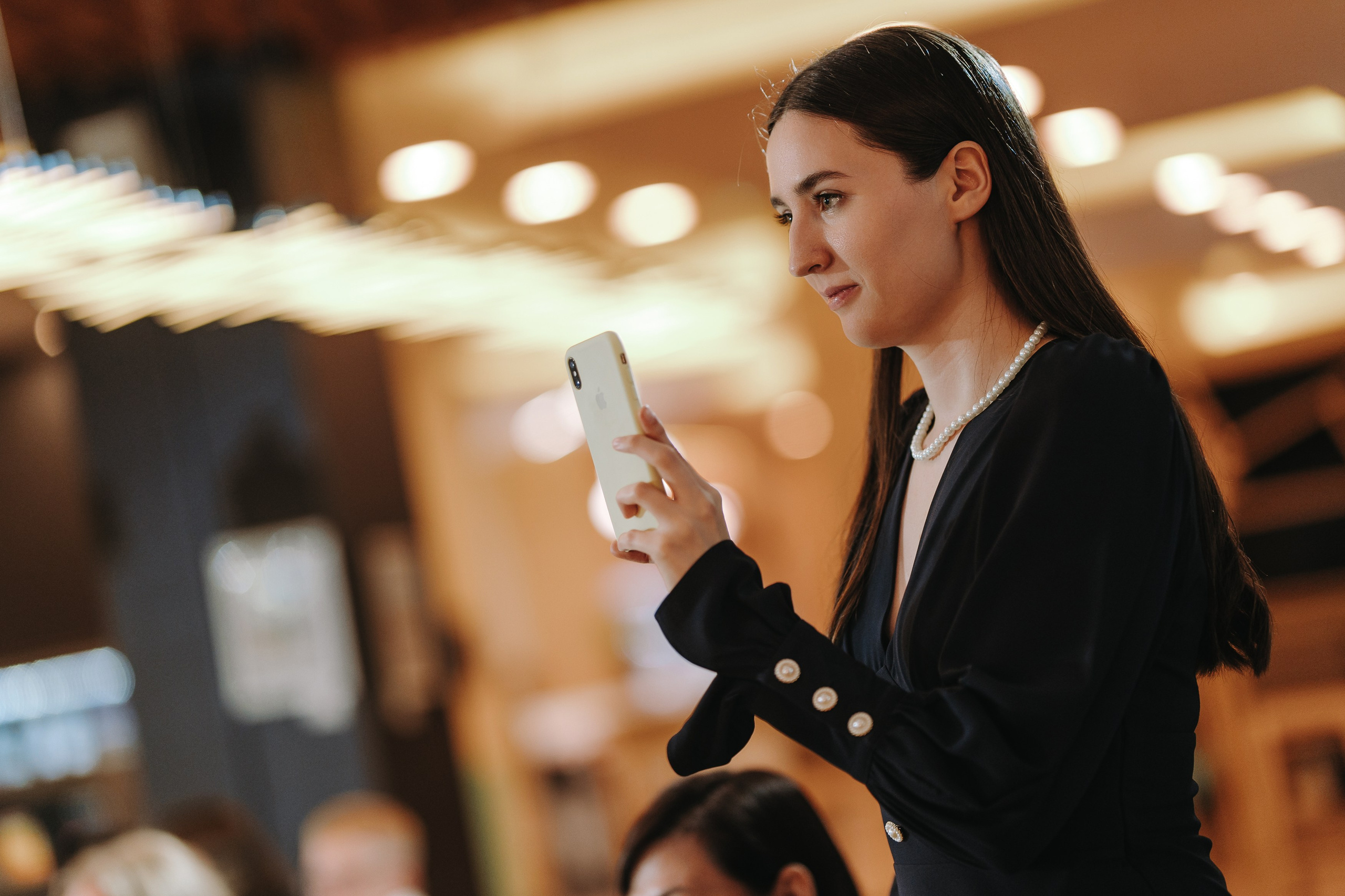 БАНКЕТНЫЙ ЗАЛ НЕСТЕРОВ, ВЕДУЩАЯ АЙГУЛЬ АХМЕТОВА