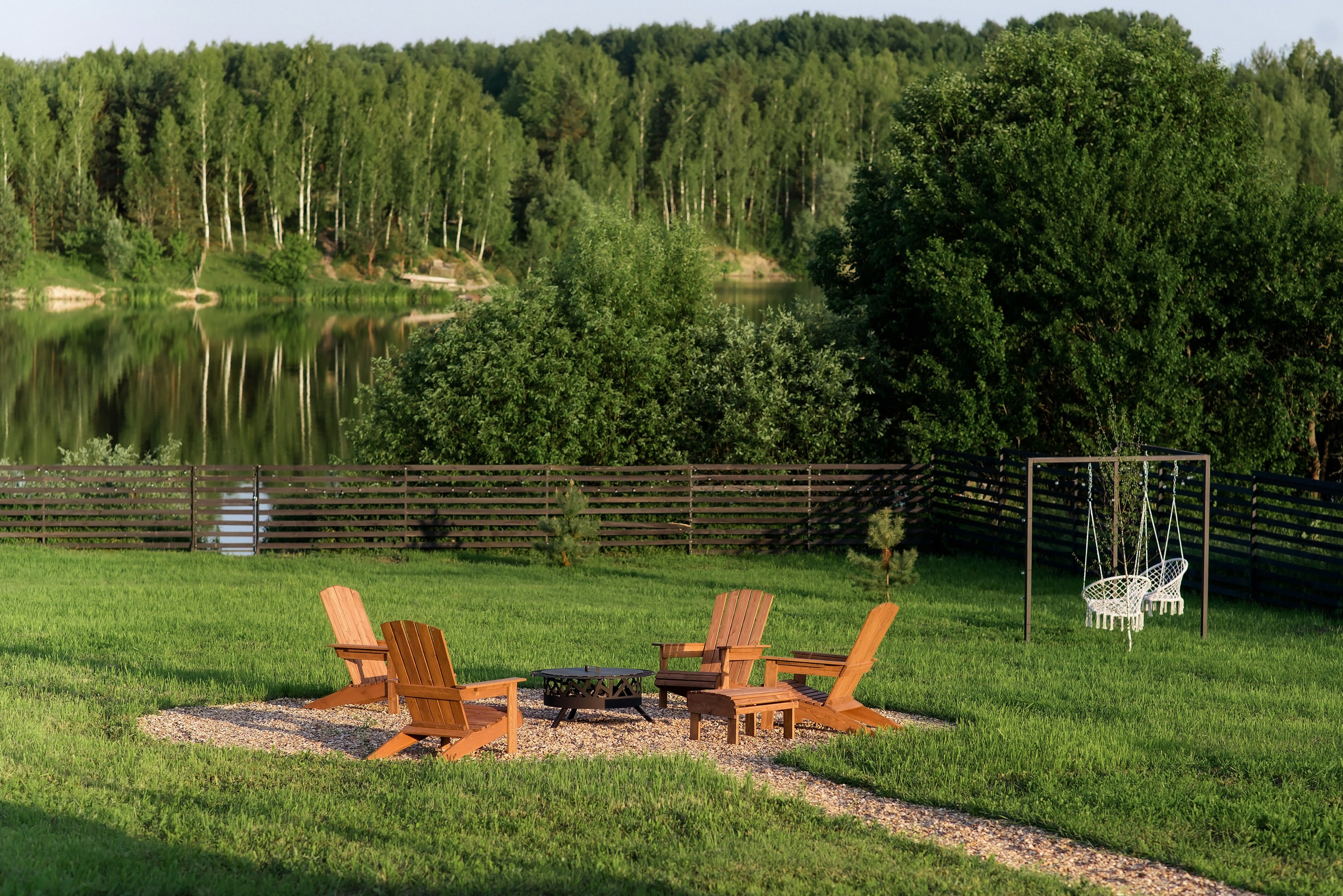 Наша территория. Глэмпинг. Аренда дома для отдыха в Брянске. Банный чан, зона BBQ. Дом на озере в Брянске. Отдых Брянск