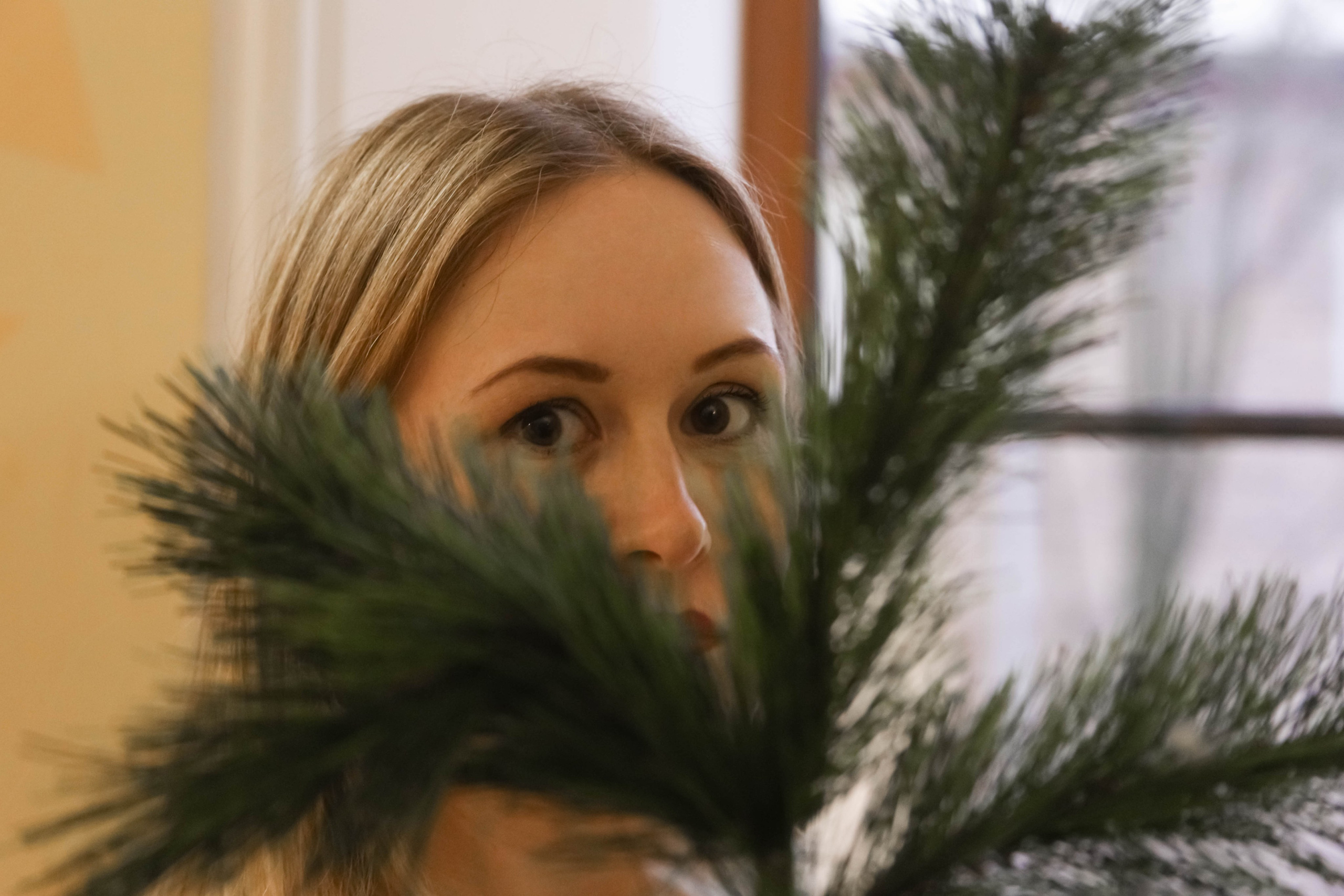 Маша в библиотеке. Фотограф Пермь. Фотосессия в фотостудии Перми и на свежем воздухе