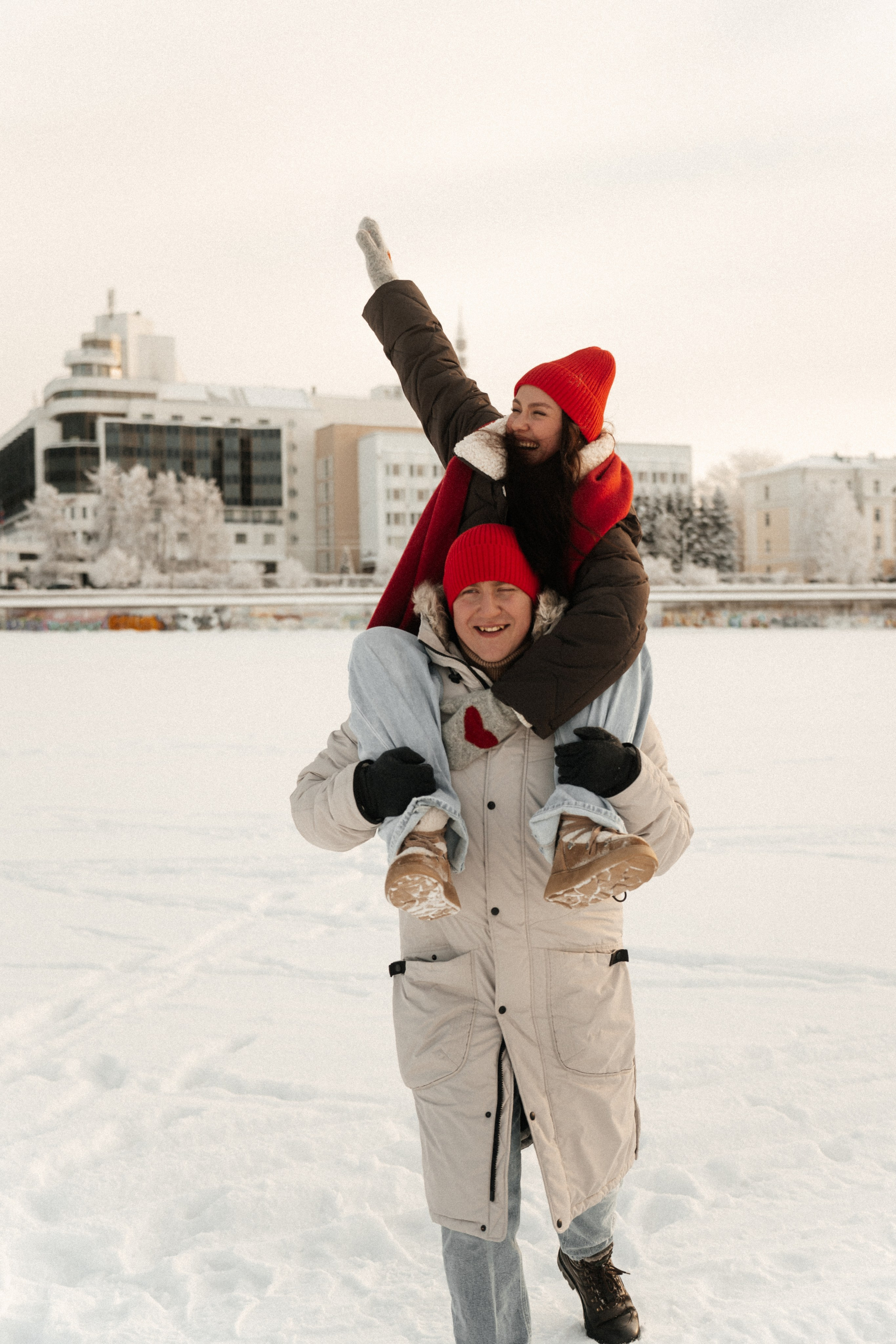 [our pulses aligned…]. Фотограф в Архангельске