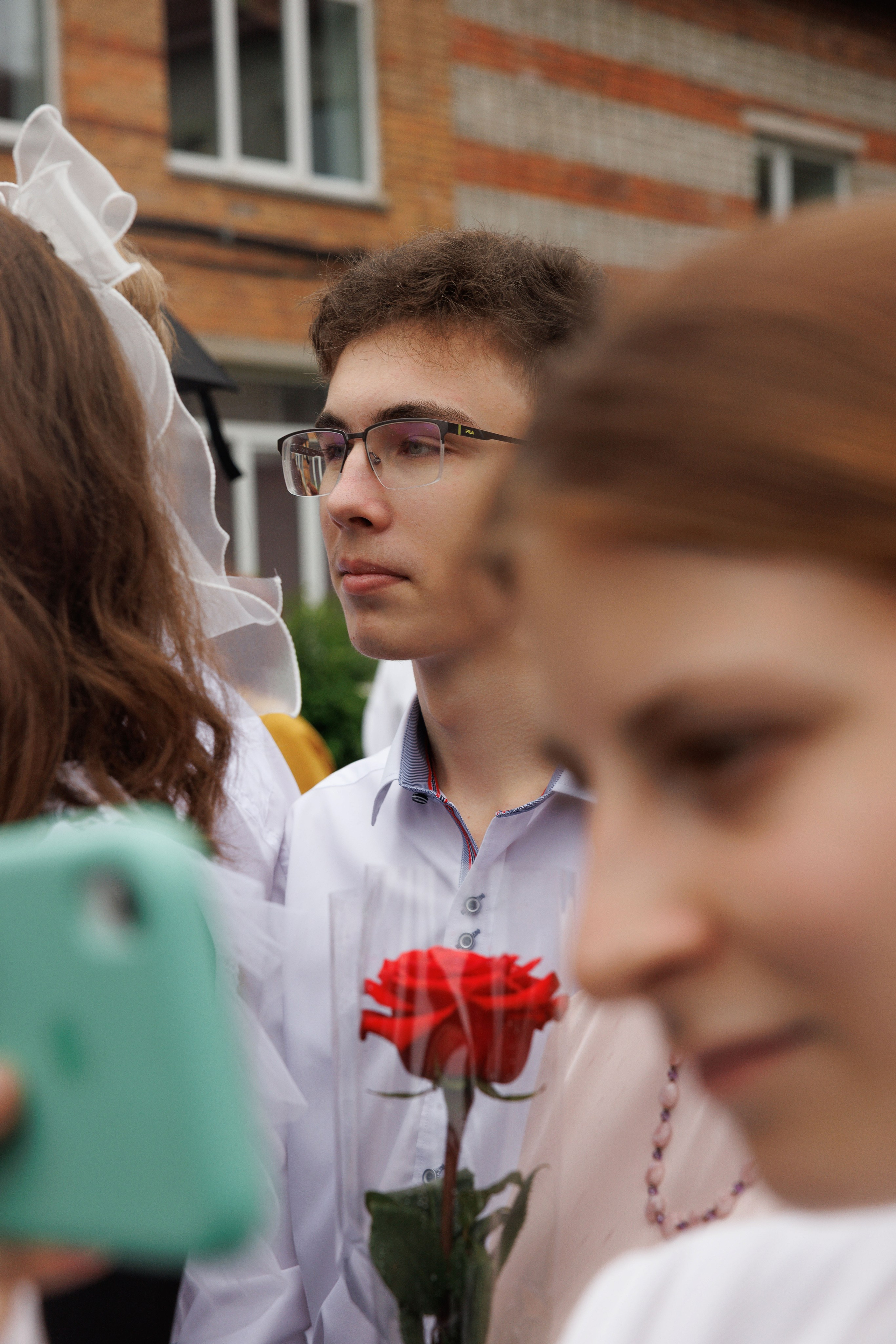 Линейка 11 клас Гимназия Артём. Photoalbum-vl.ru