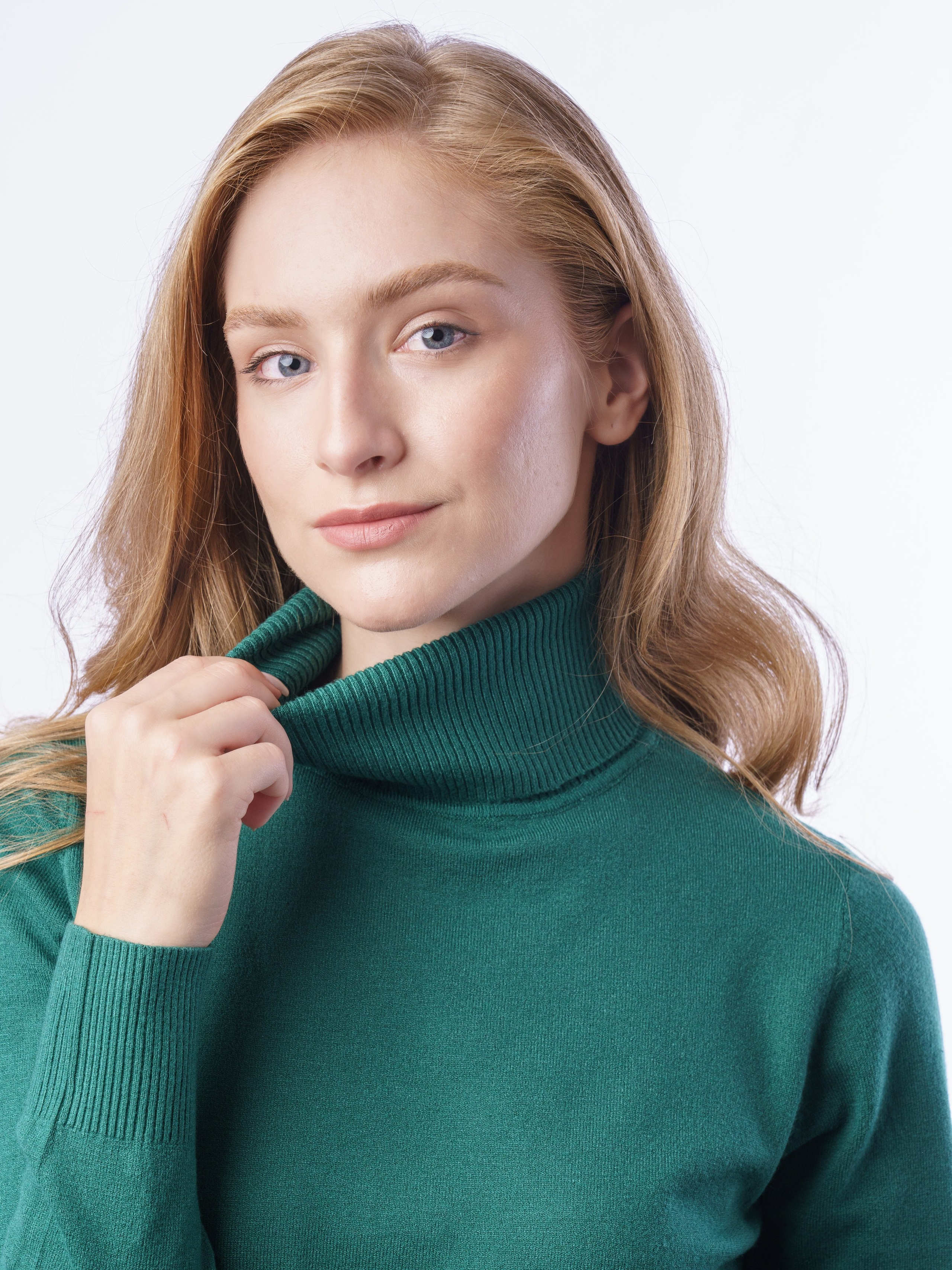 Водолазки, модель Мария и Елена. KED Production — продакшн из СПб. Создаём фото, видео и контент, который помогает брендам и селлерам продавать больше