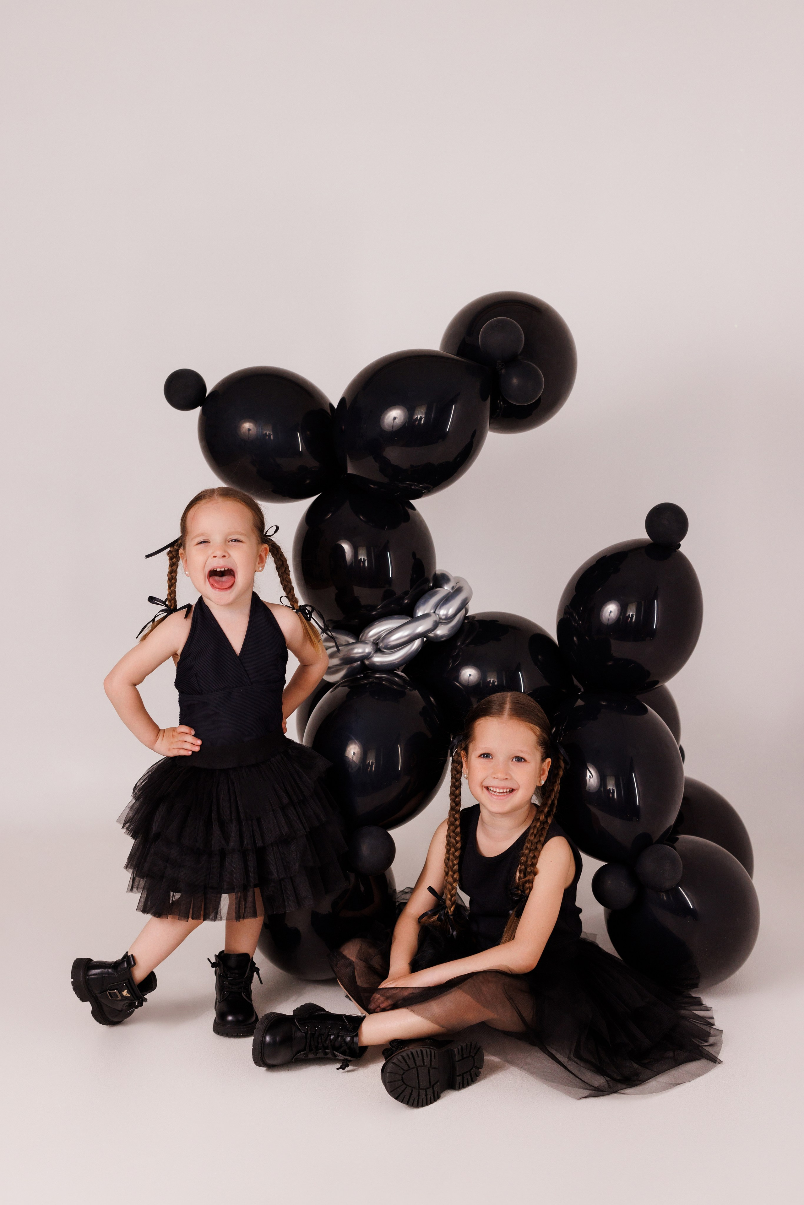 Стильная детская фотосессия с собачками из шариков, для девочек и мальчиков. Семейный и детский фотограф в Краснодаре Анна Трашкова