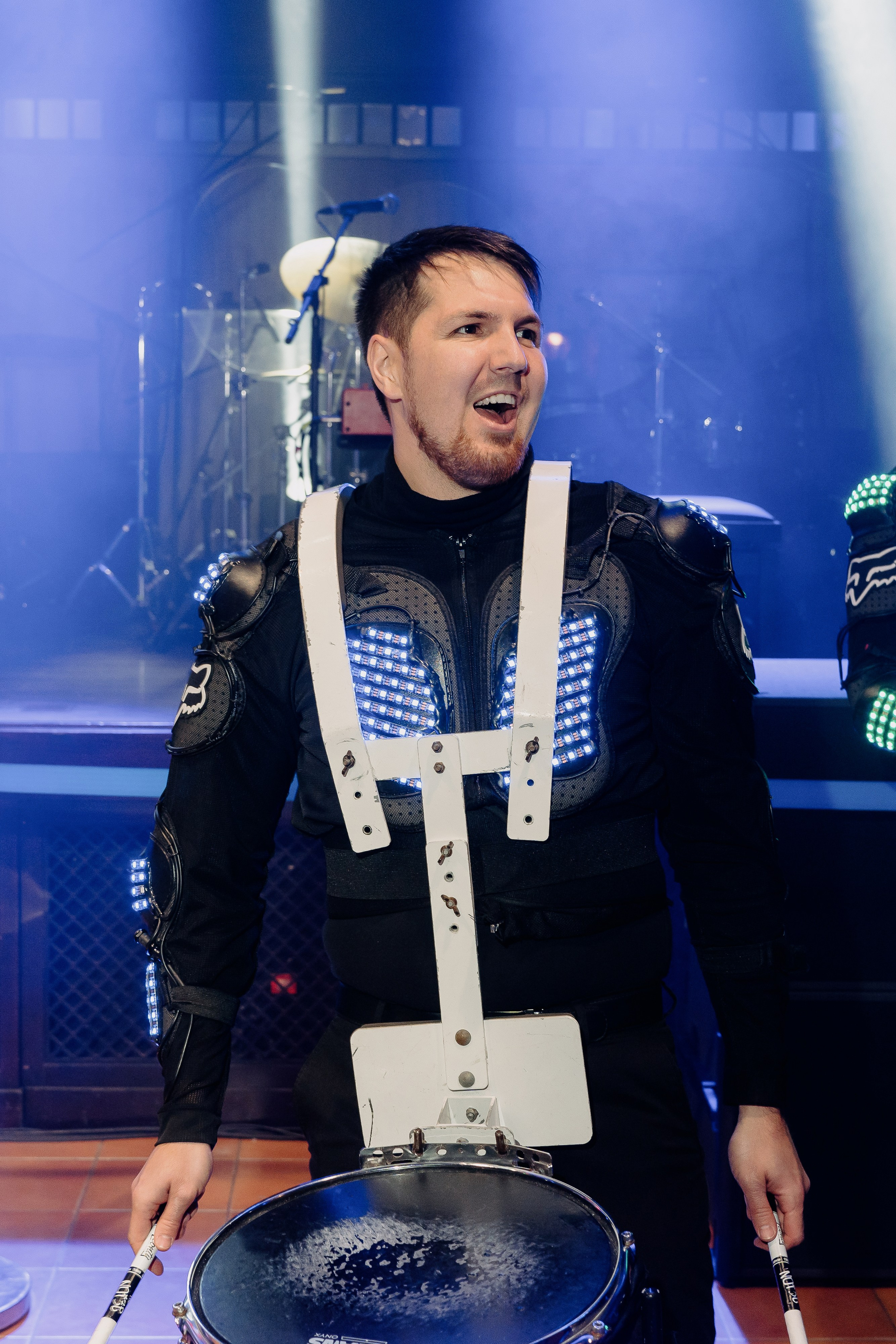 20 ЛЕТ МЕГАПОЛИС ЧЕЛЯБИНСК ХЕДЛАЙНЕР ЕЛКА. Репортажный фотограф Зуев Роман г. Челябинск