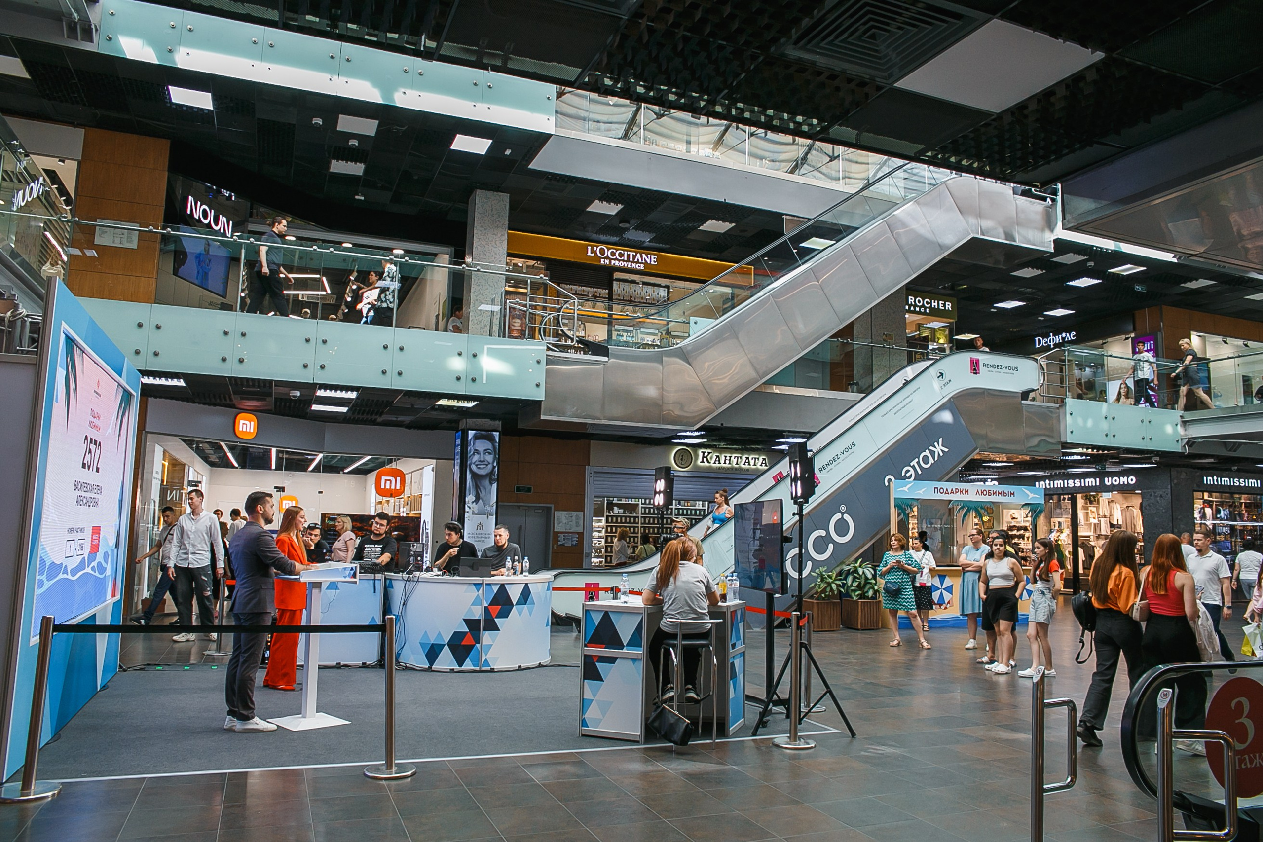 Розыгрыш подарков в ВТЦ. Событийный фотограф Максим Бескоровайновнов