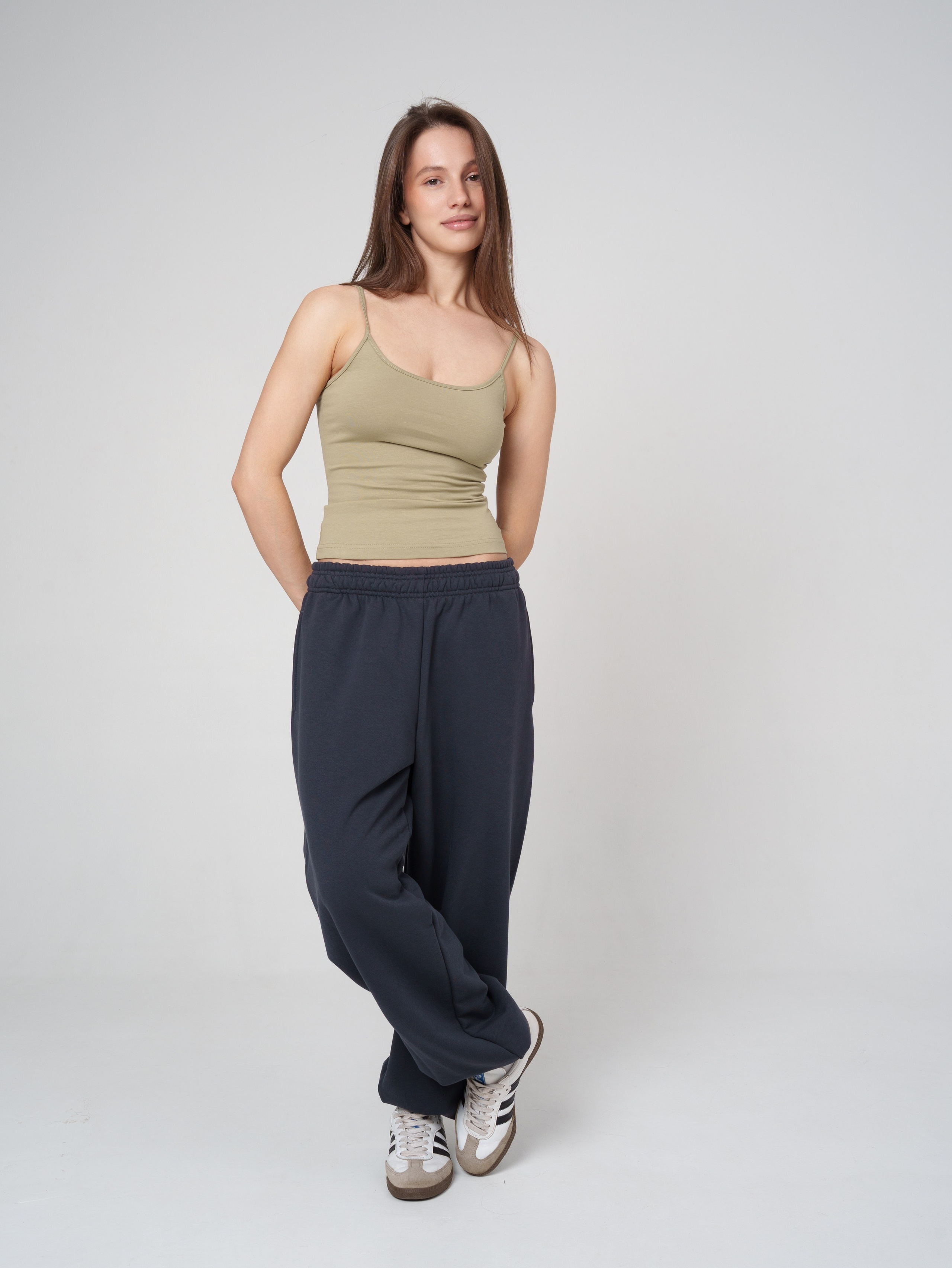 Топы на сером фоне. Иван Упоров — фотограф, рилсмейкер чебоксары