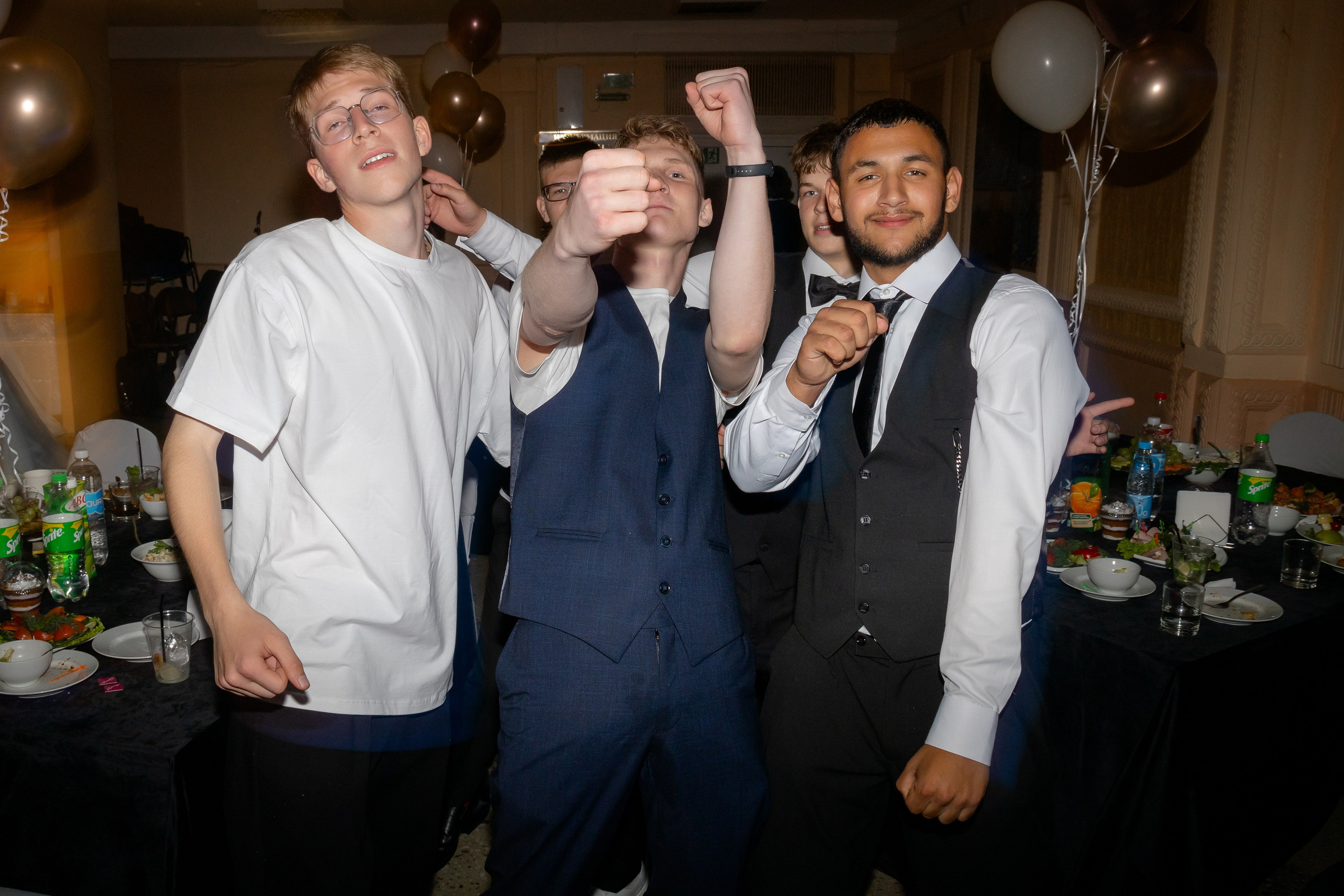 Школьный выпускной 2024 год в Соколе (Минск). Свадебный фотограф в Минске/Беларуси Сергей Спиридонов