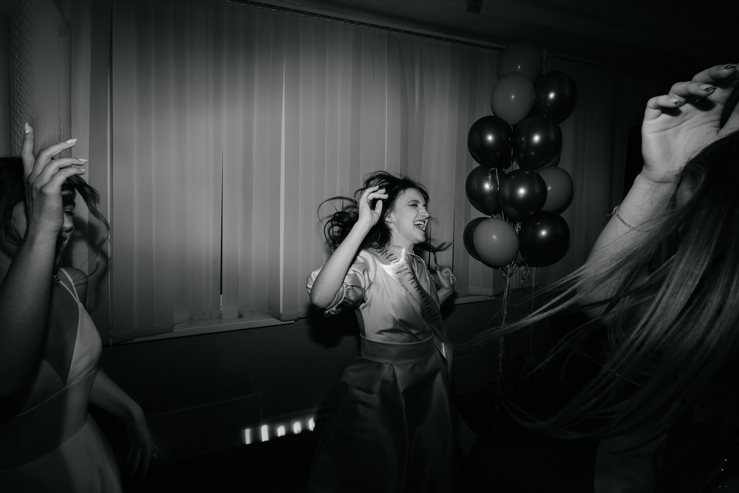 Школьный выпускной 2024 год в Соколе (Минск). Свадебный фотограф в Минске/Беларуси Сергей Спиридонов