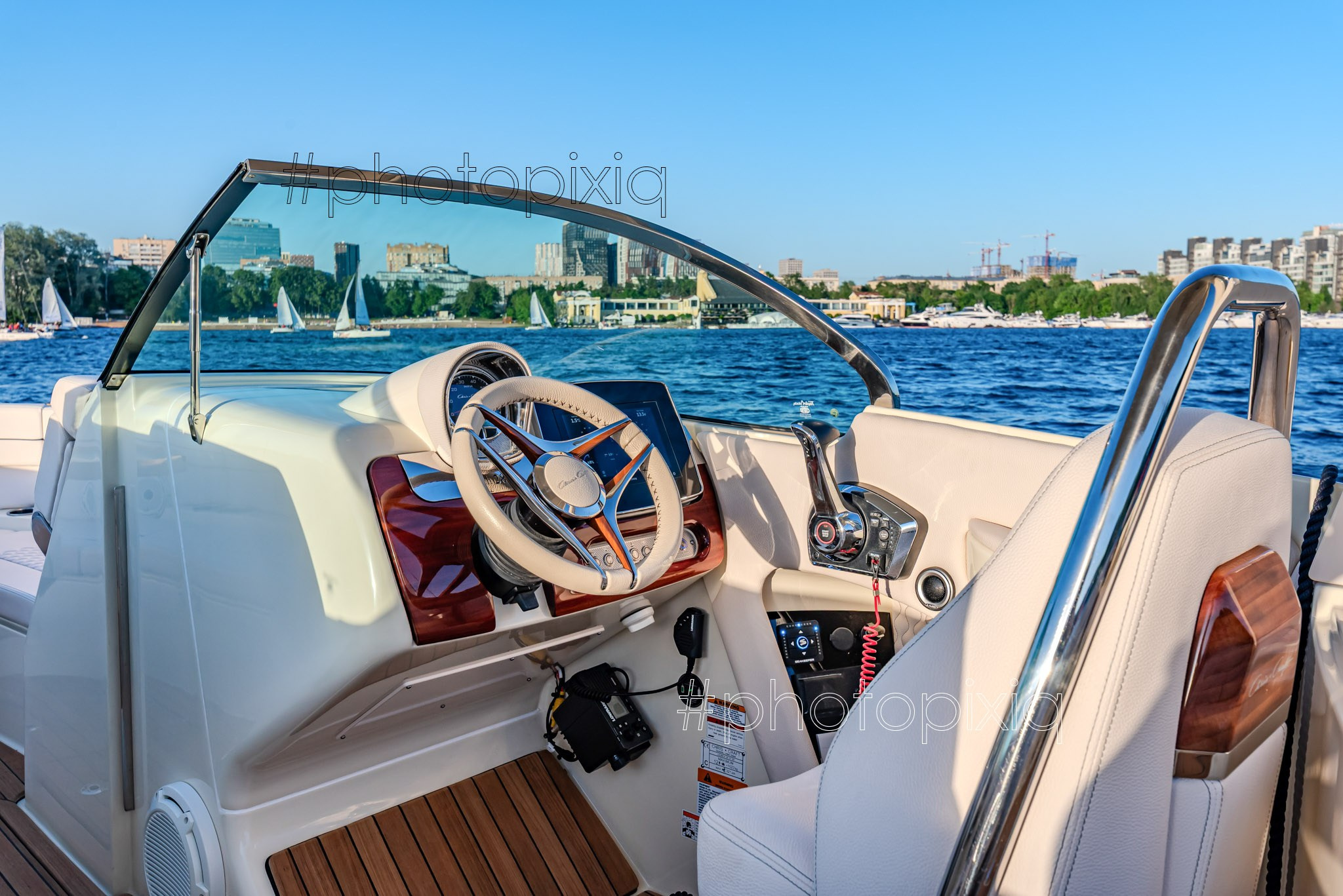 Фотосъёмка катера Chris Сraft для брокера. Интерьерная съёмка и виртуальные туры — Интерьерный фотограф Кузнецов Сергей (photopixiq)
