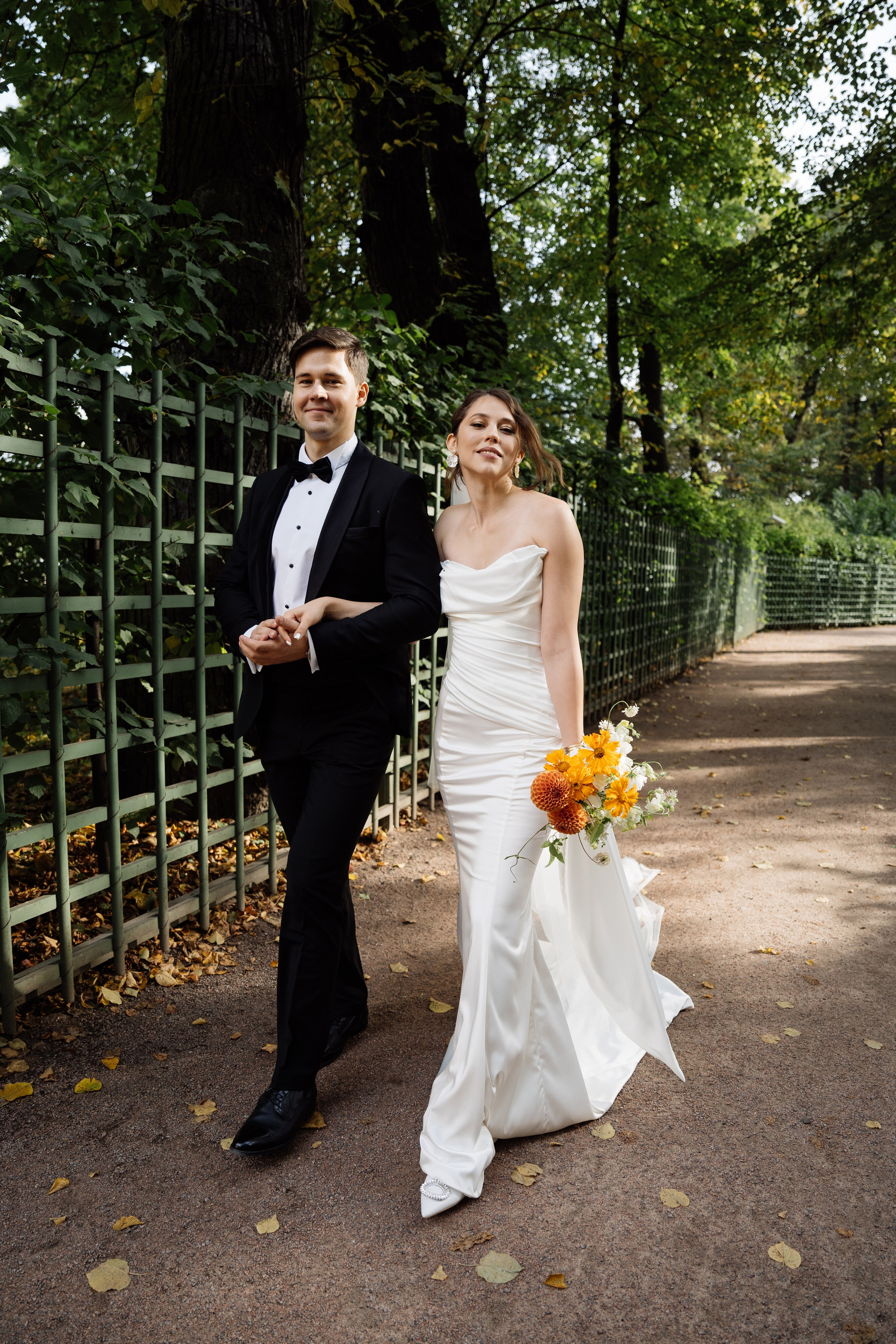 Оранжевая свадьба в гребешках. Свадебный фотограф организатор в Санкт-Петербурге Ассоль Опарина