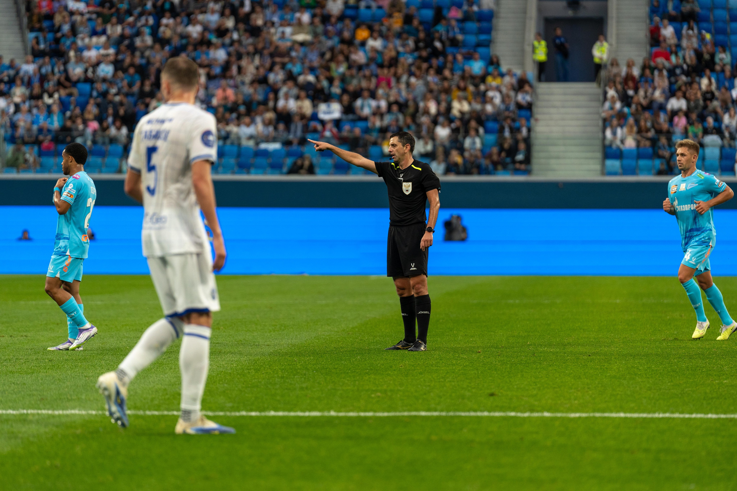 Репортажный кадр матча Зенит–Динамо от спортивного фотографа Санкт-Петербург