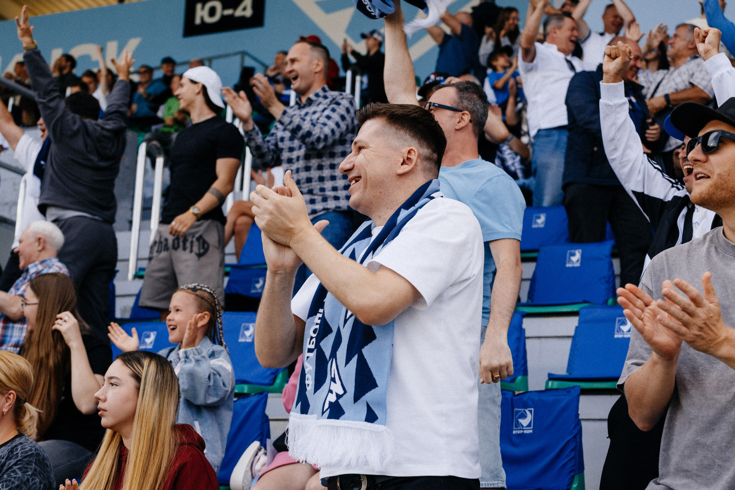 ФК ЧЕЛЯБИНСК Х ФК ВОЛГА. Репортажный фотограф Макс Брагин