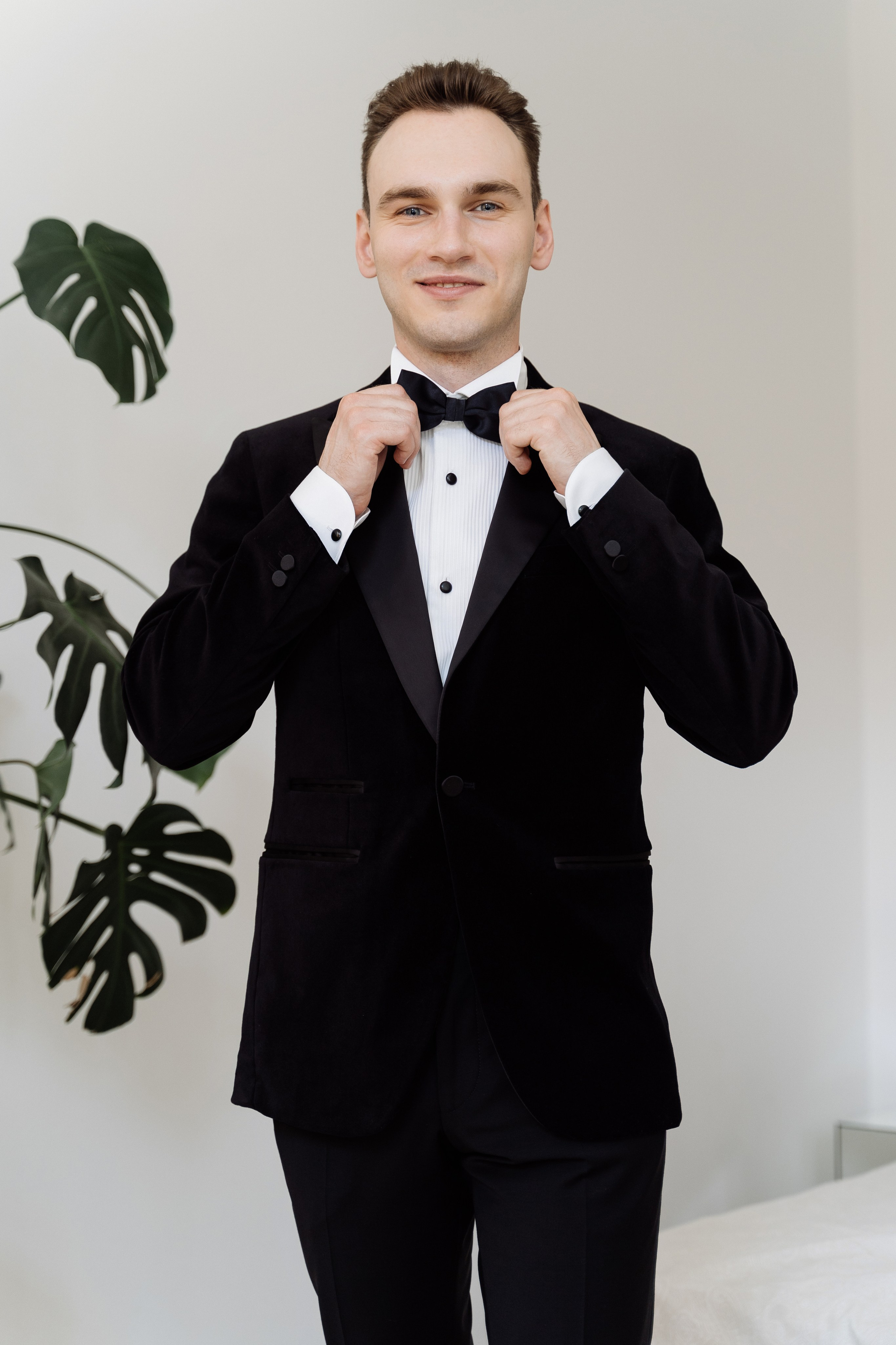 Камерная свадьба на фонтанке в сезонах. Свадебный фотограф организатор в Санкт-Петербурге Ассоль Опарина