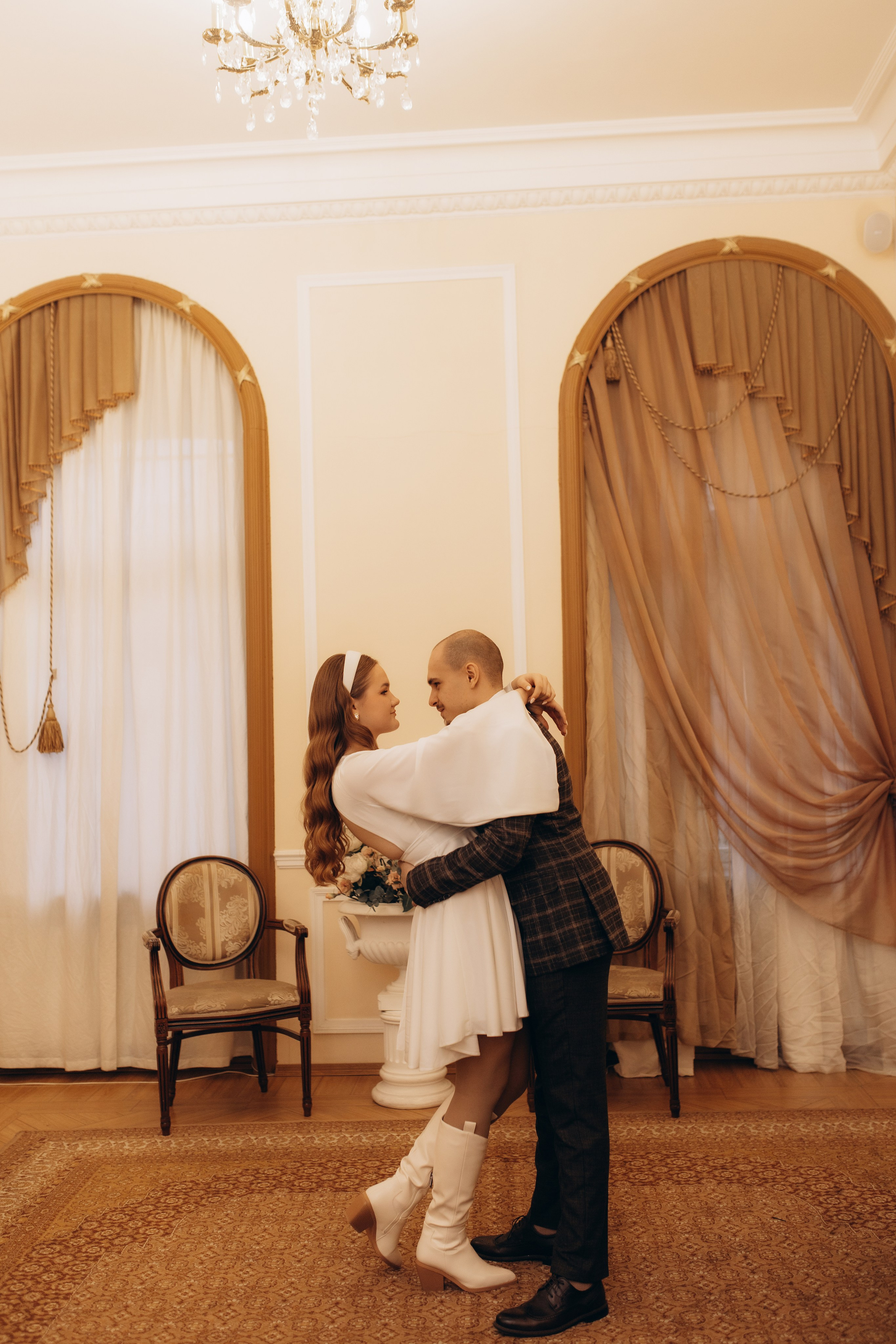 Свадебная фотосессия в загсе Петроградского района и прогулка. Фотограф в Санкт-Петербурге Разиля Идиятуллина