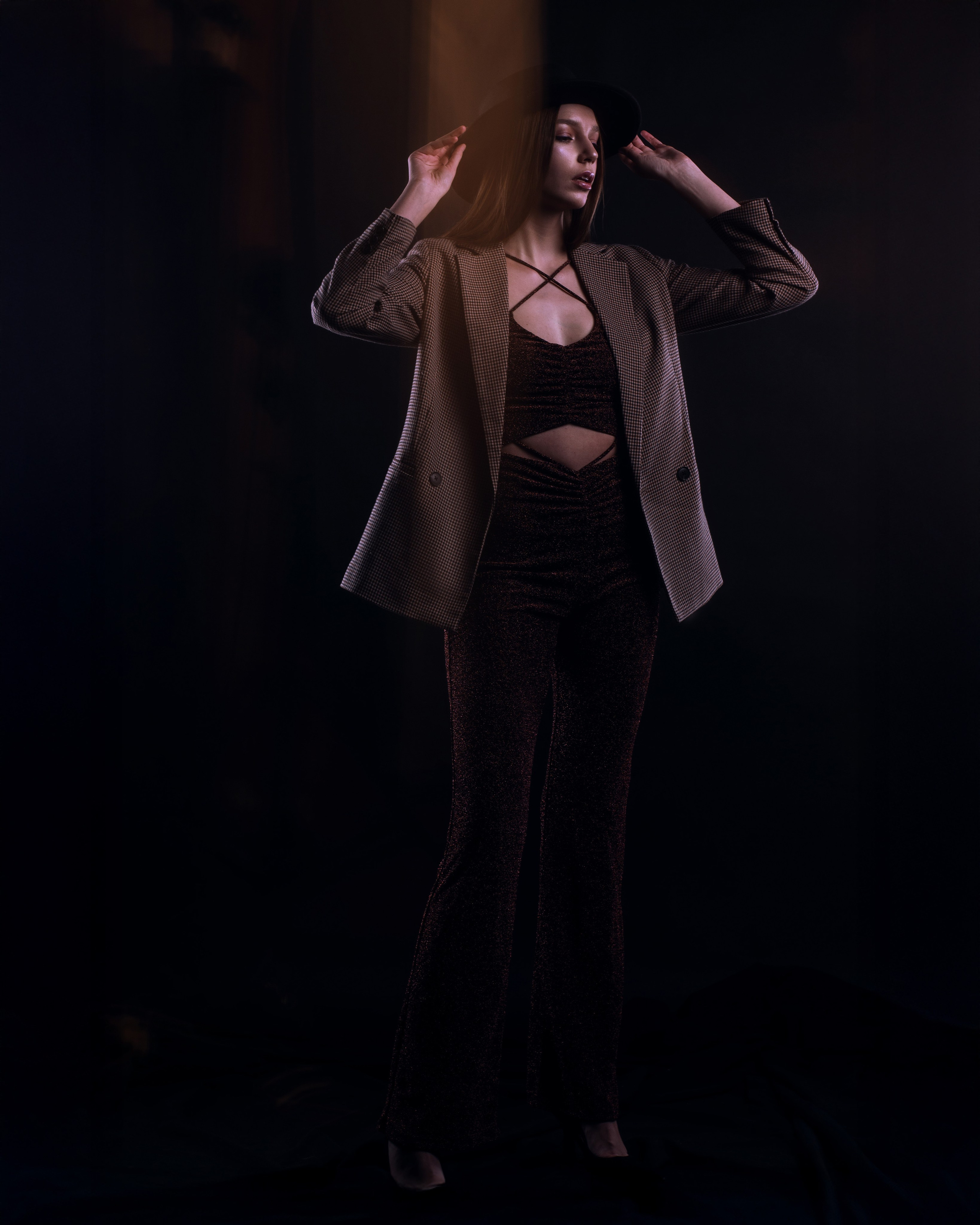 Искусственный свет. Визуальный дизайнер из Санкт-Петербурга Айси Клусова