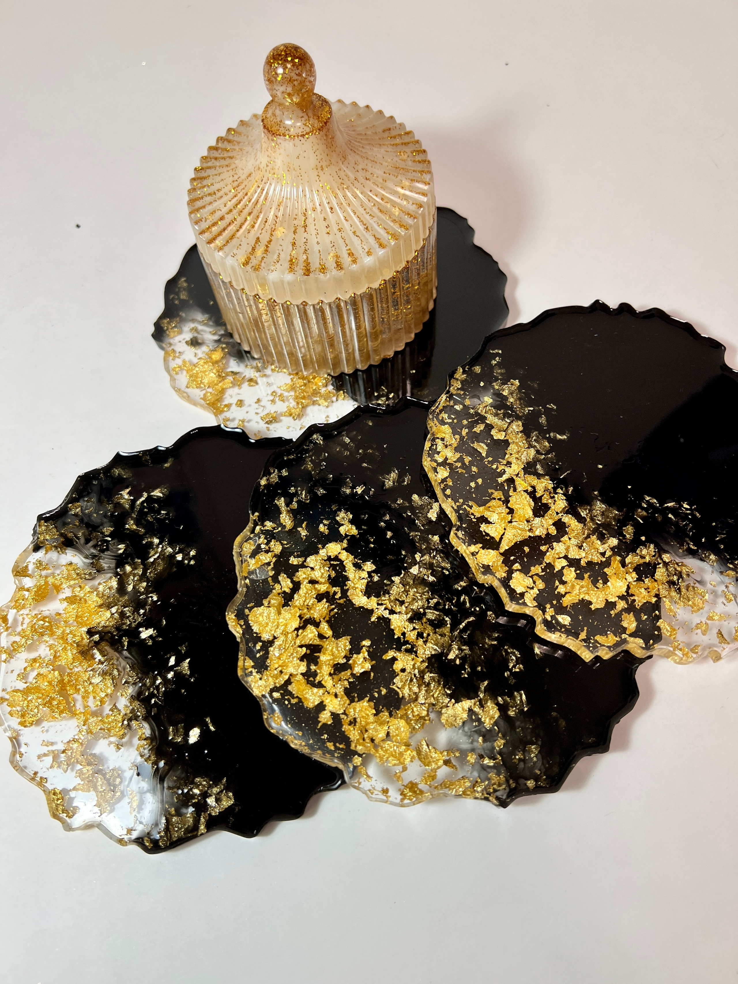 Подставки, менажницы, подносы из смолы. Художник Якимова Юлия картины в интерьер и предметы декора