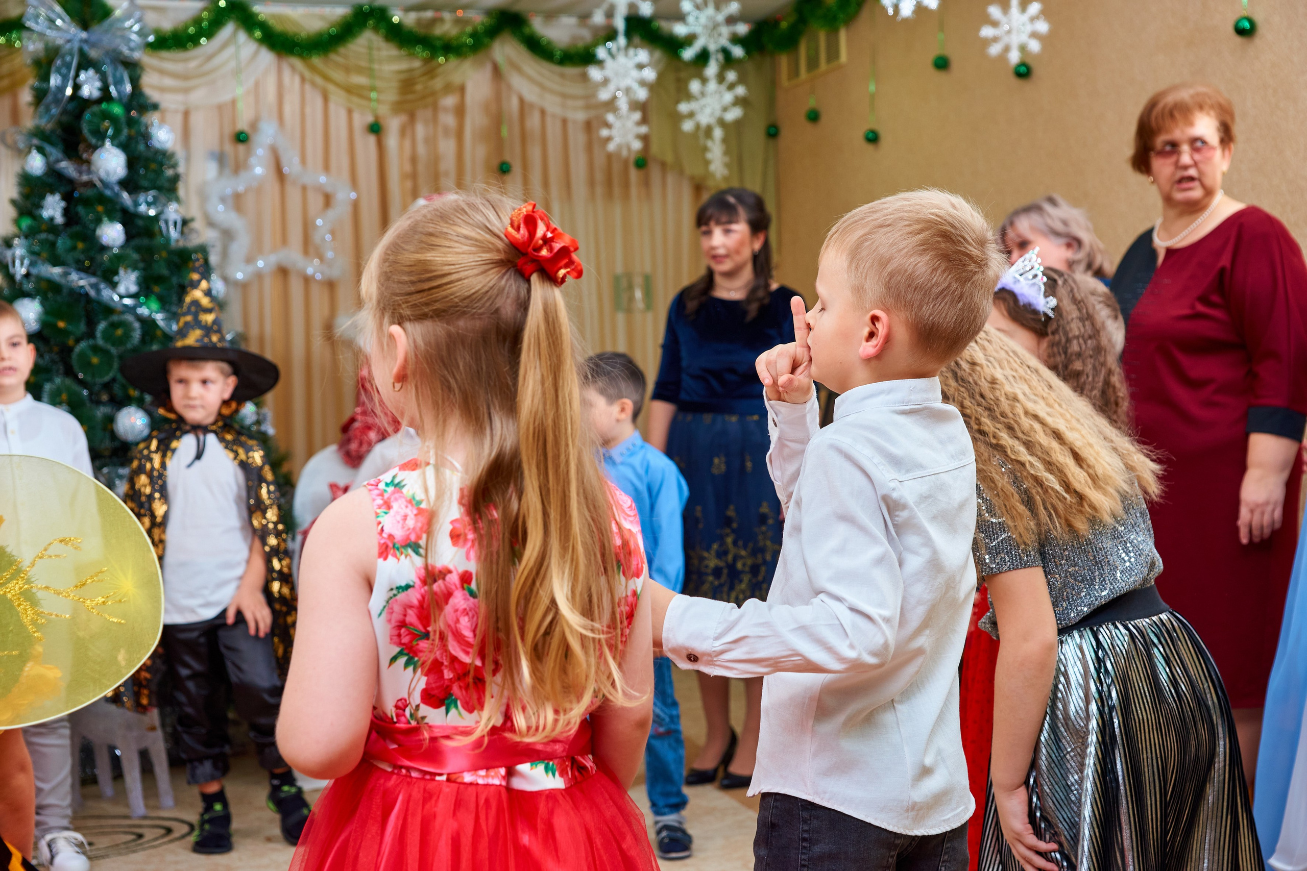 Новогодние утренники. Childrenfoto.ru