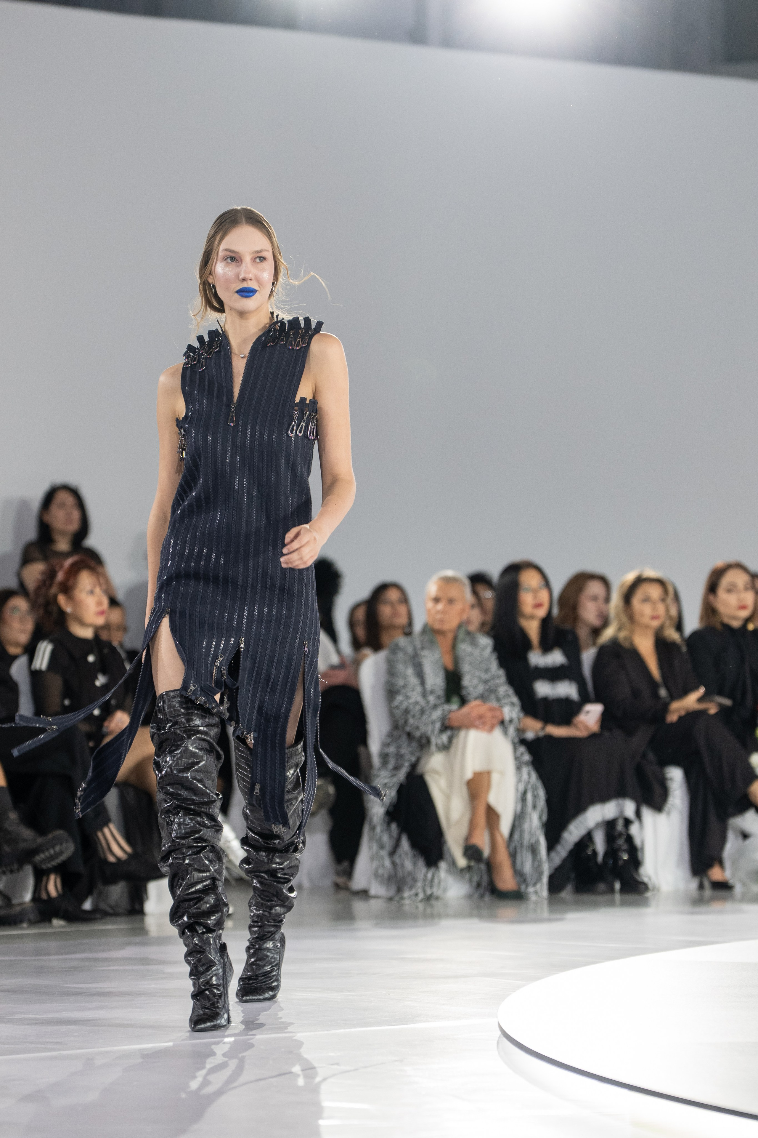 Брэнд Yang Lain. Сайт Алматинского НЮ АРТ, будуар и фэшн фотографа Дениса Карпенко